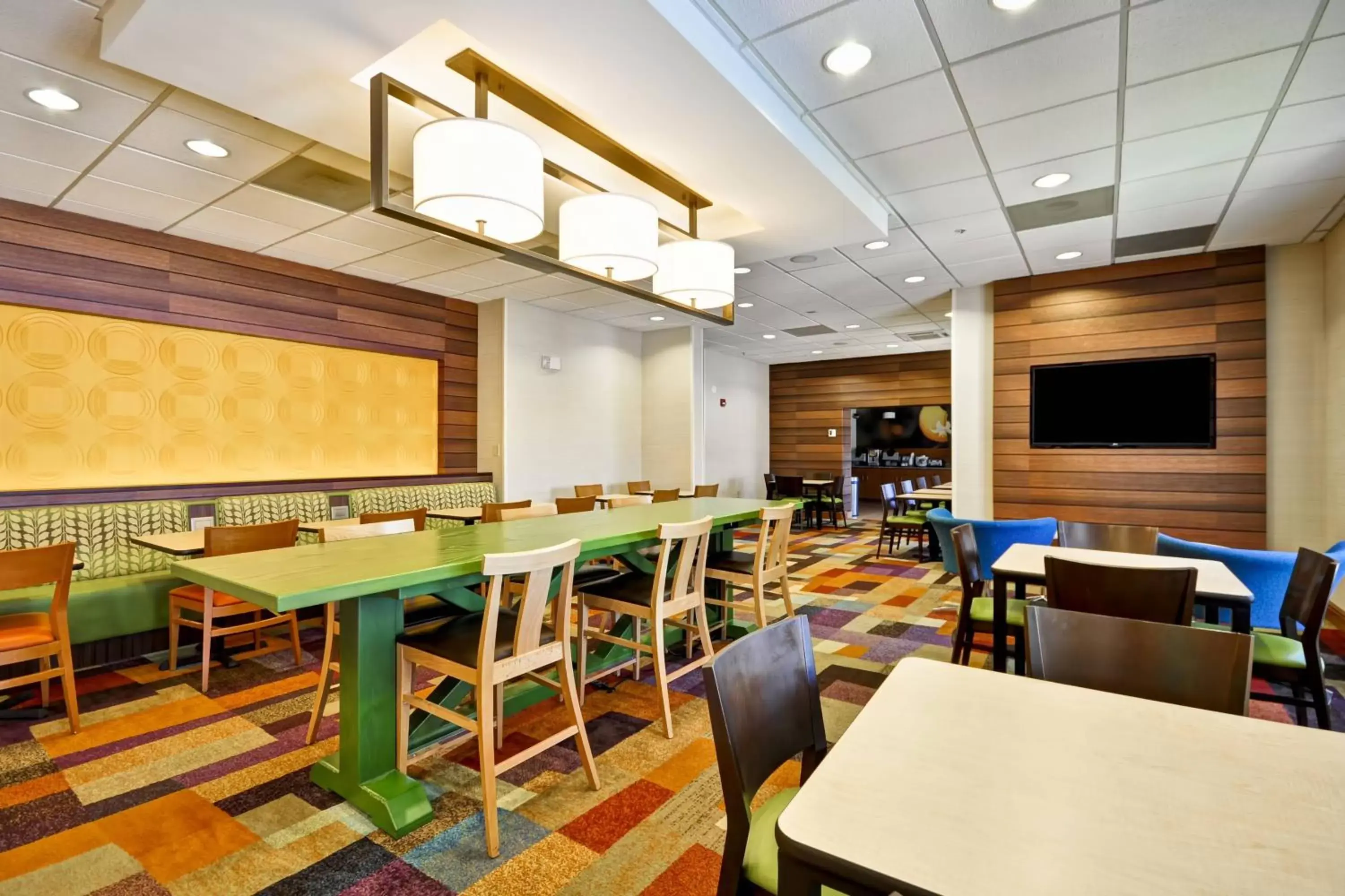 Property building, Restaurant/Places to Eat in Fairfield Inn & Suites by Marriott Atlanta Vinings/Galleria