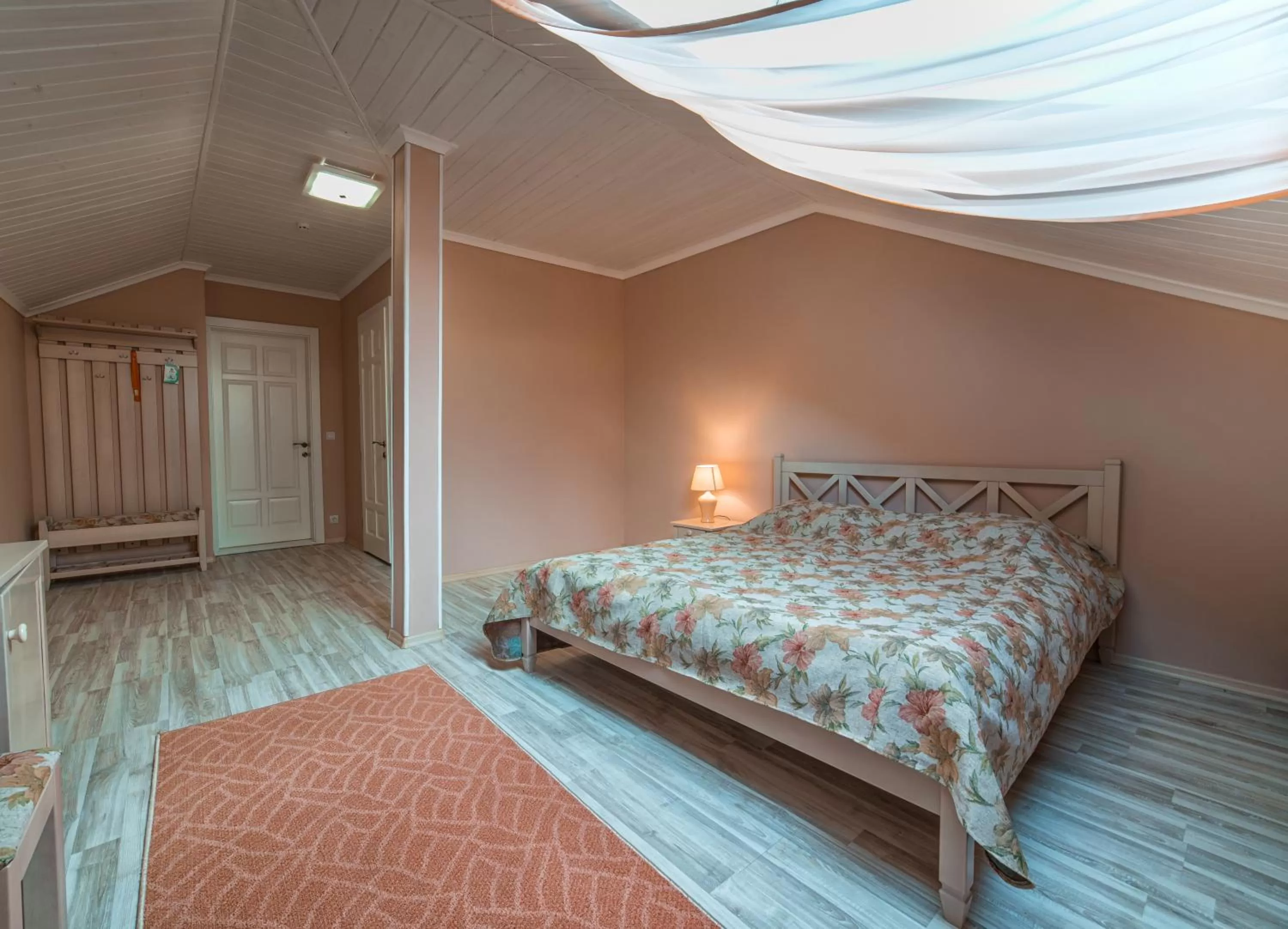 Photo of the whole room, Bed in Hotel and Restaurant Velure