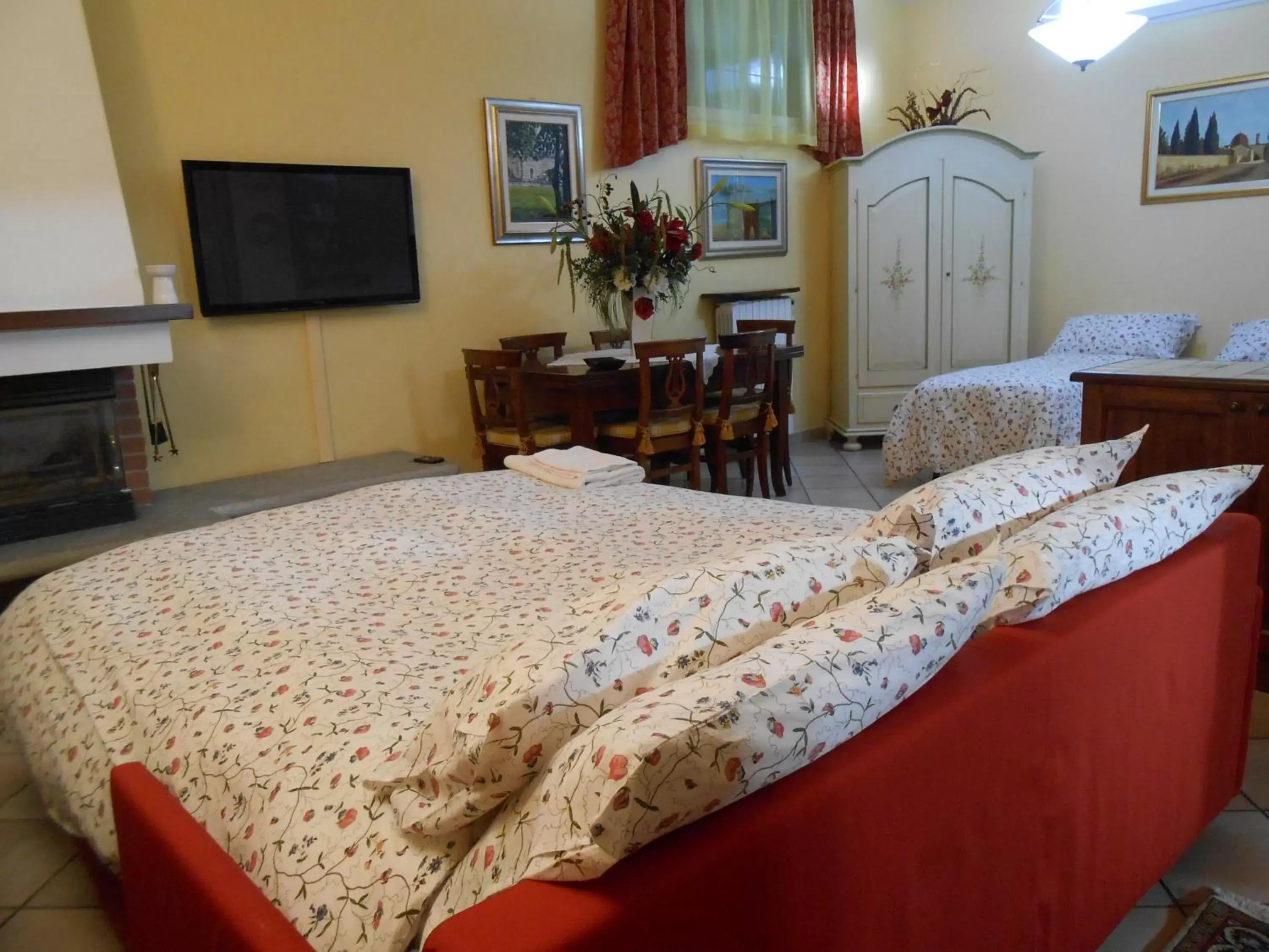 Photo of the whole room, Bed in B&B Anna