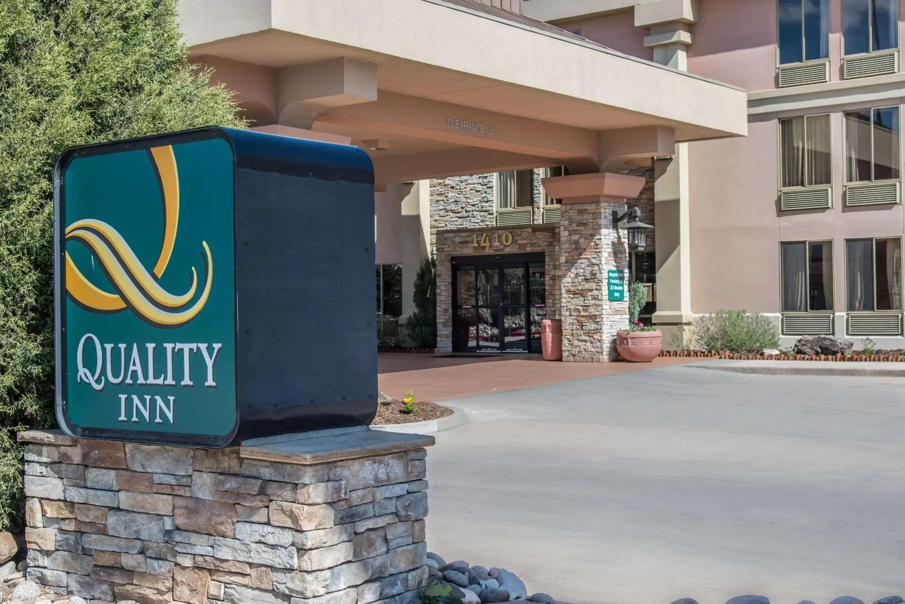 Property Building in Quality Inn South Colorado Springs