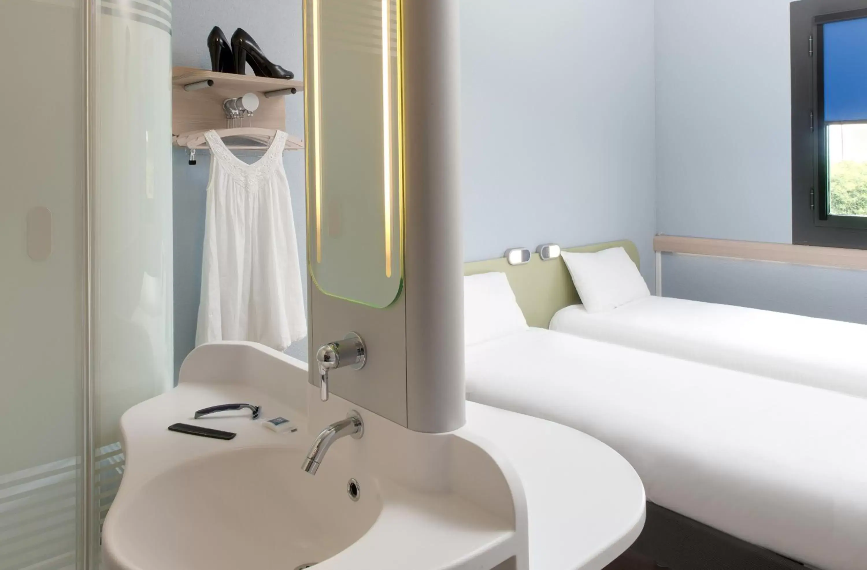 Shower, Bathroom in ibis budget Montceau les Mines