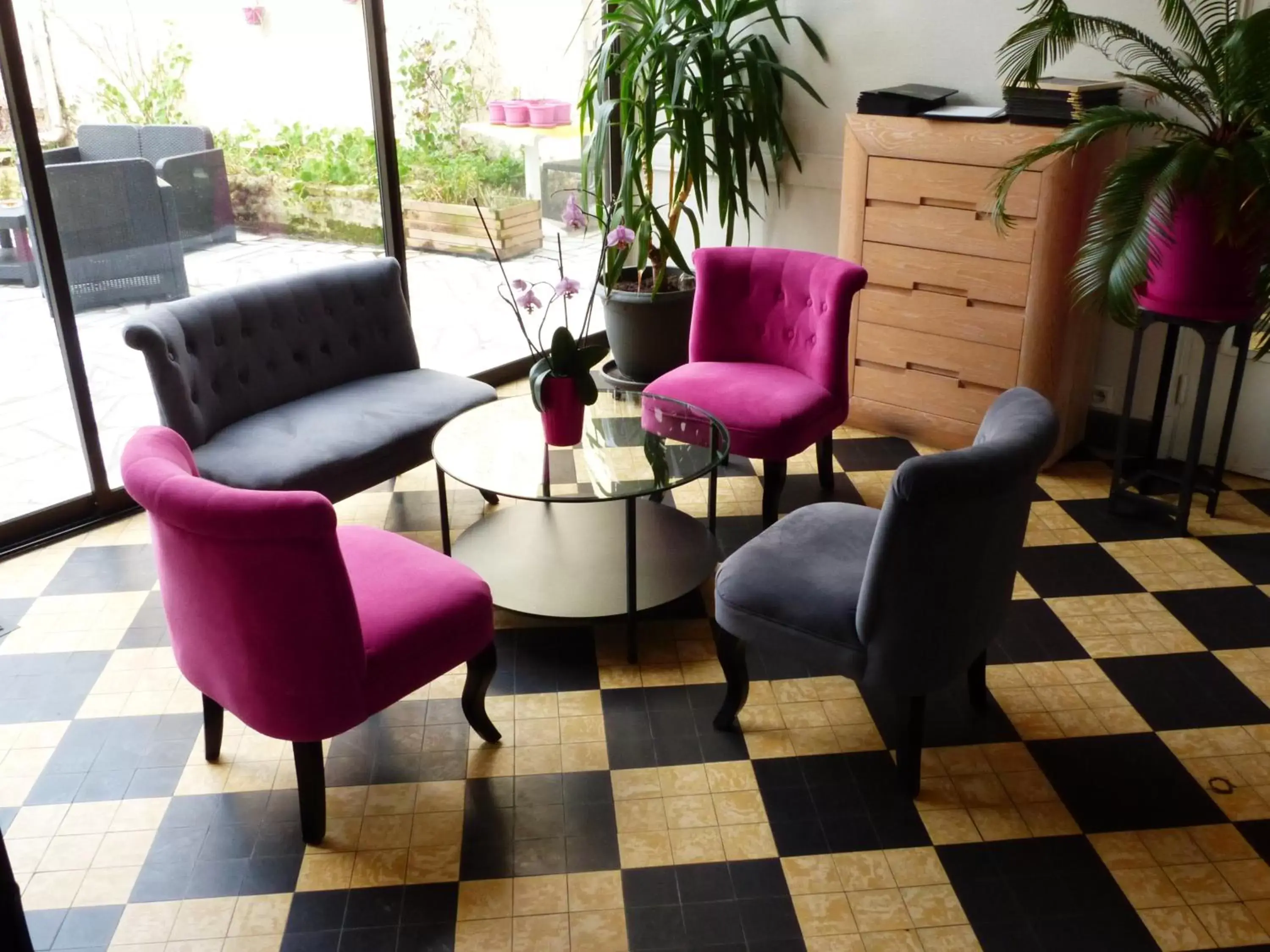 Seating Area in Logis Hôtel Au Croissant