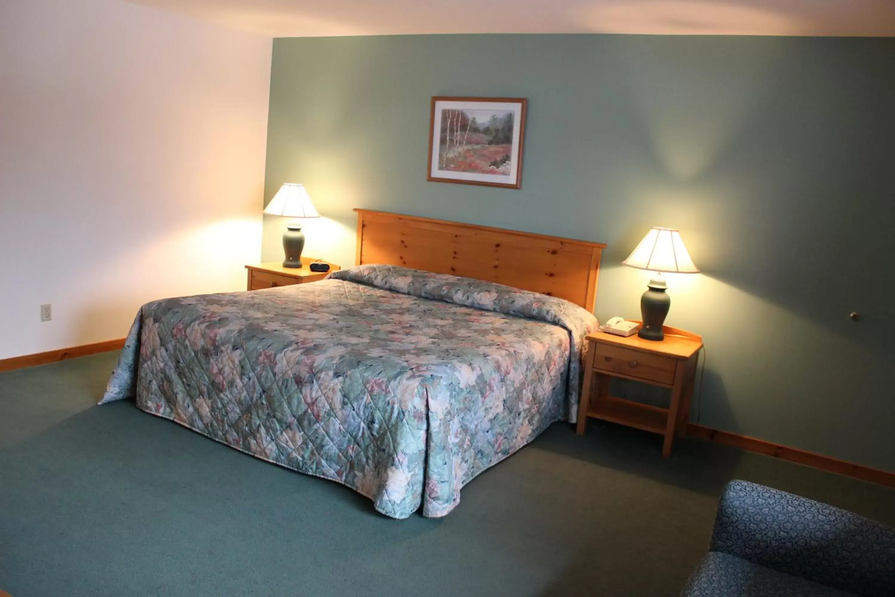 Bed in Nootka Lodge