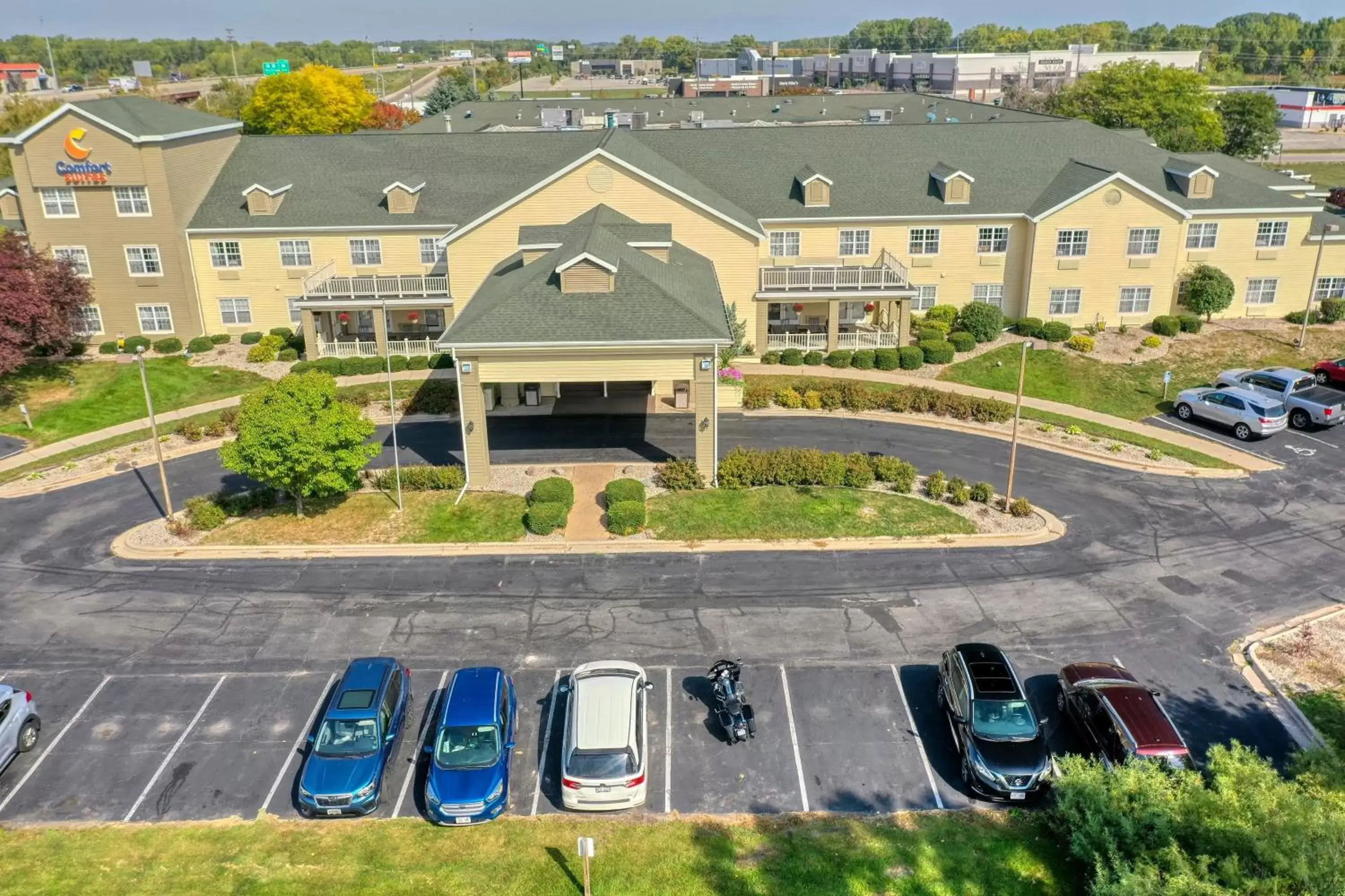 Property building, Bird's-eye View in Comfort Suites Appleton Airport