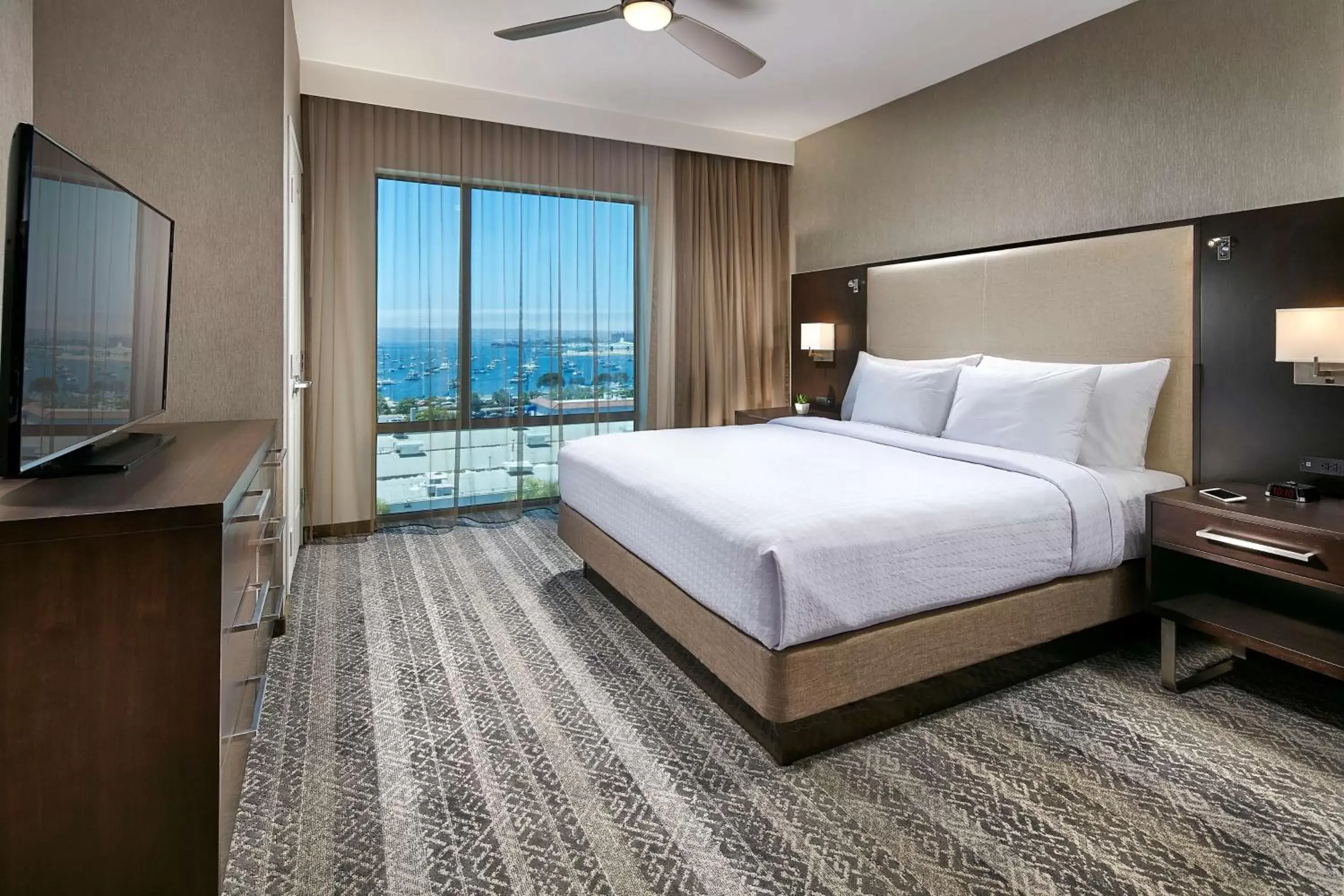 Bed in Homewood Suites by Hilton San Diego Downtown/Bayside