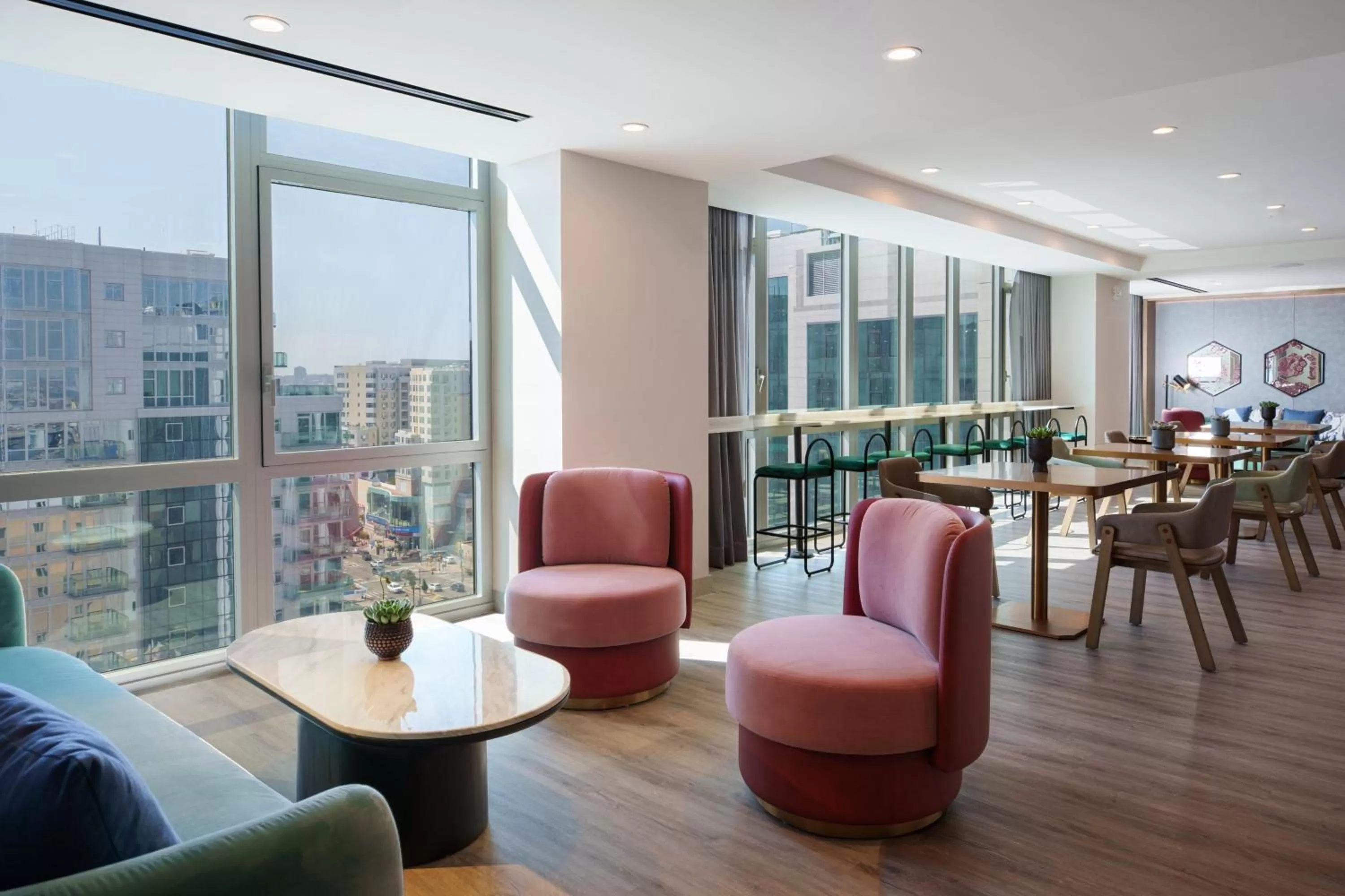 Lounge or bar in Renaissance New York Flushing Hotel at Tangram
