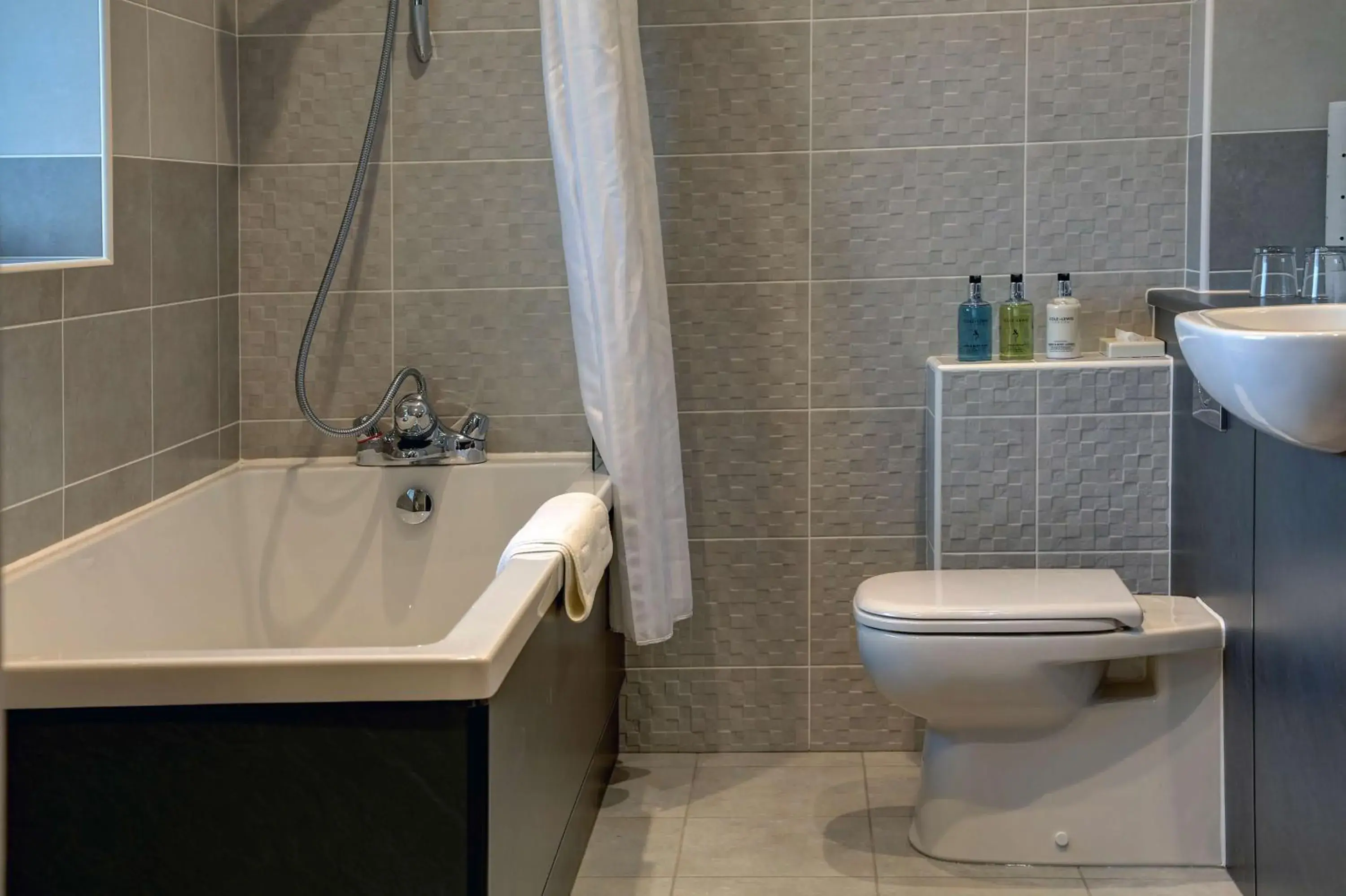 Bathroom in Best Western Sysonby Knoll