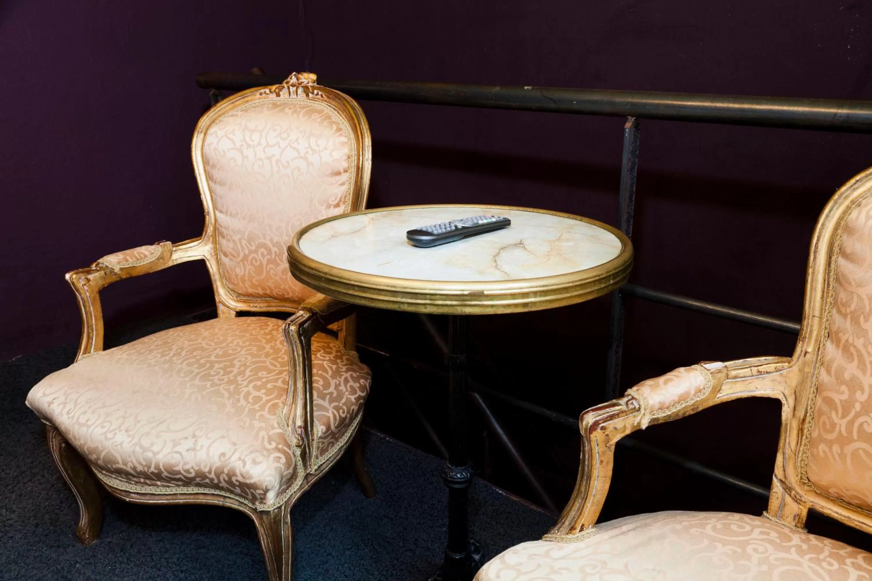 Seating area in Hotel Diamonds and Pearls