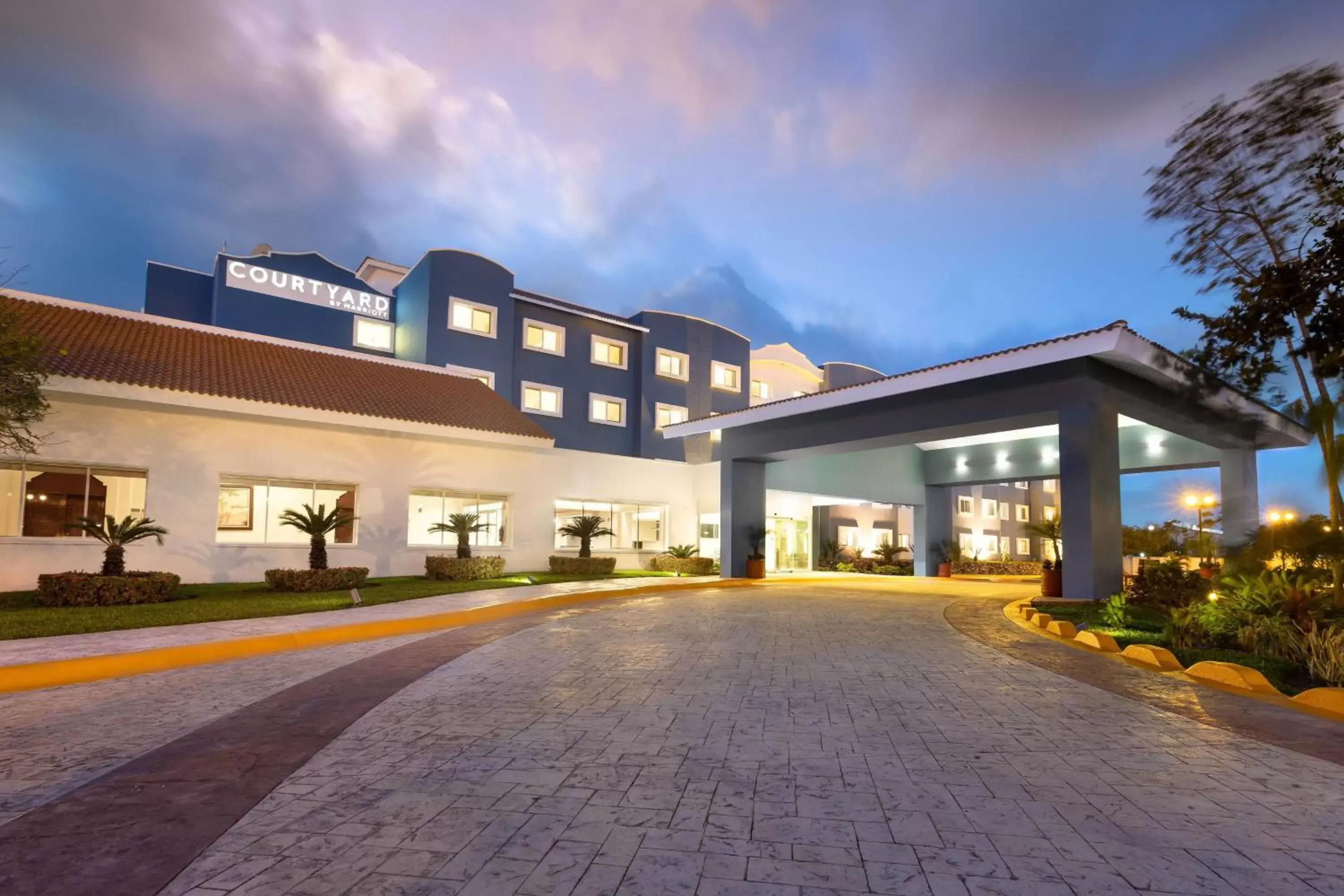 Property Building in Courtyard by Marriott Cancun Airport