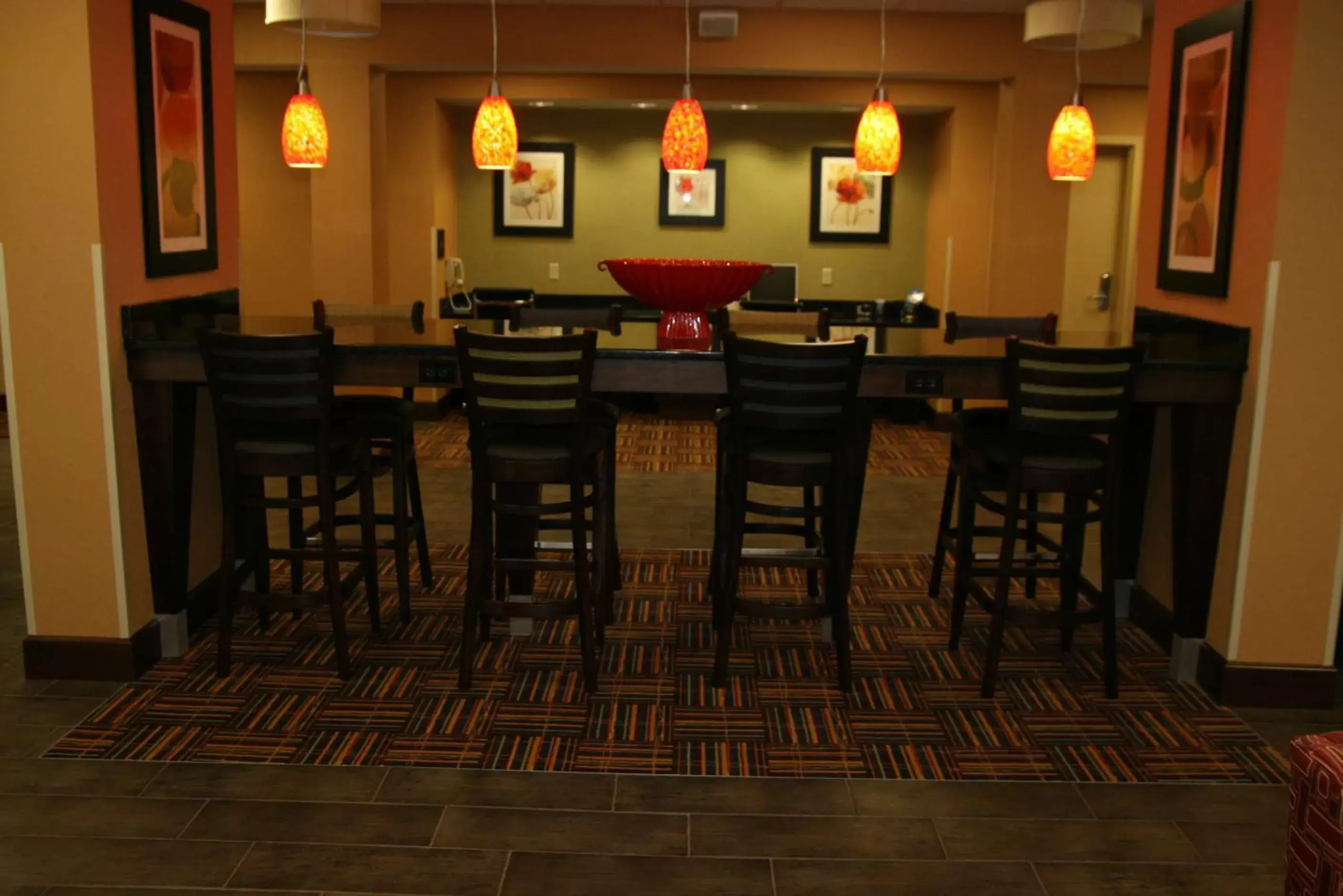 Lobby or reception, Restaurant/Places to Eat in Hampton Inn Youngstown-North