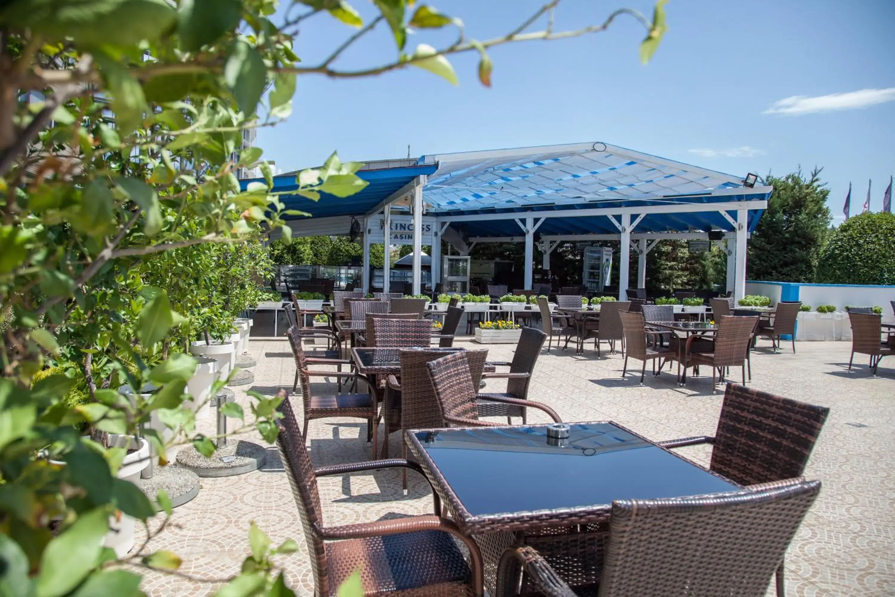 Balcony/Terrace, Restaurant/Places to Eat in Ramada Plaza Gevgelija
