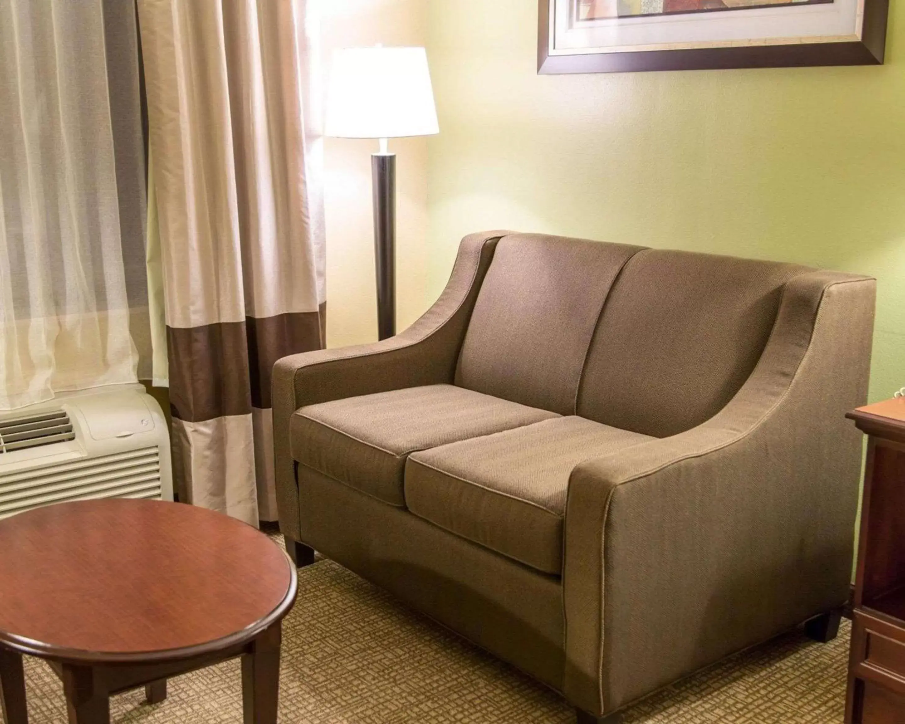 Photo of the whole room, Seating Area in Comfort Inn Shreveport I-49