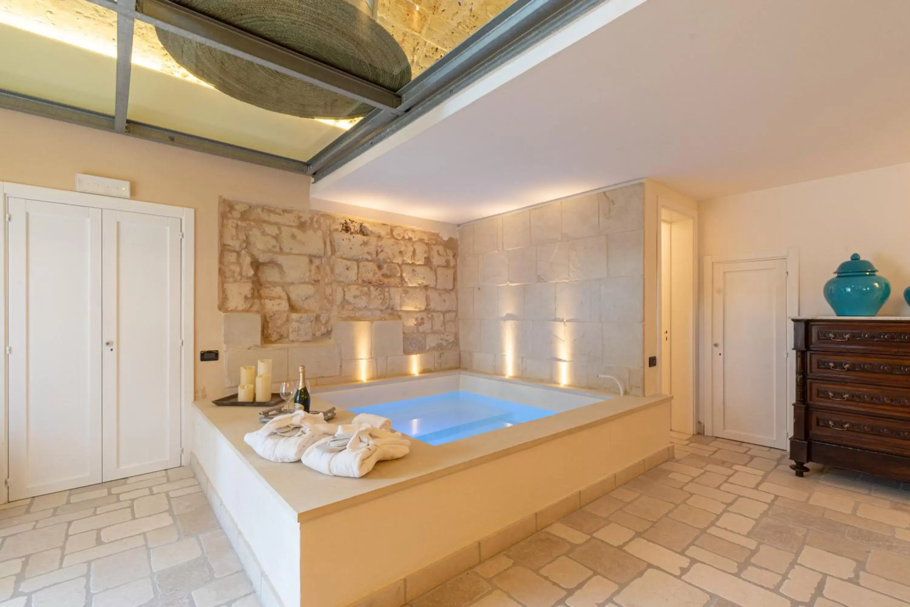 Pool view, Bed in Masseria dei Monaci Pool view, Bed in Masseria dei Monaci