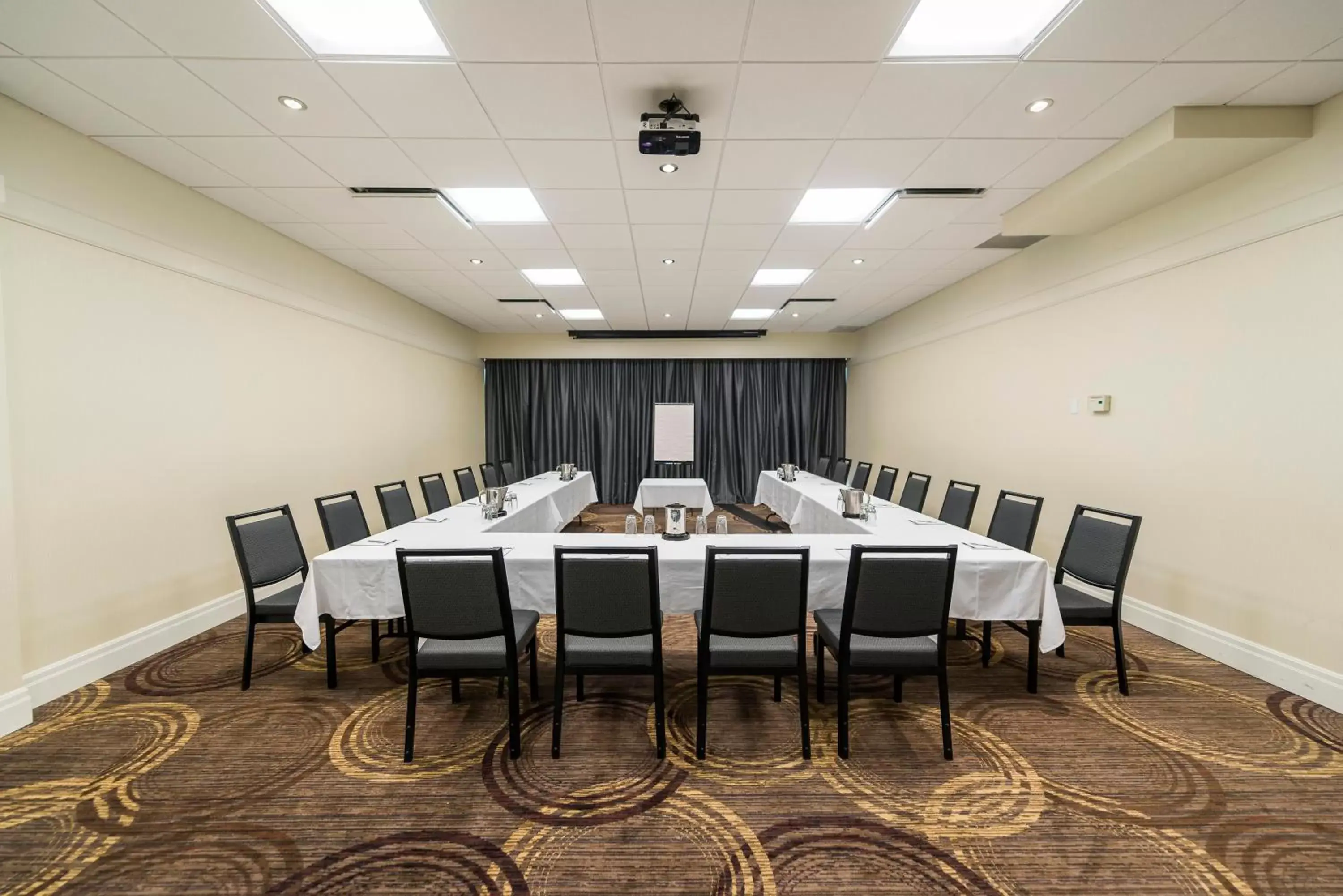 Banquet/Function facilities in Hotel & Suites Le Dauphin Drummondville