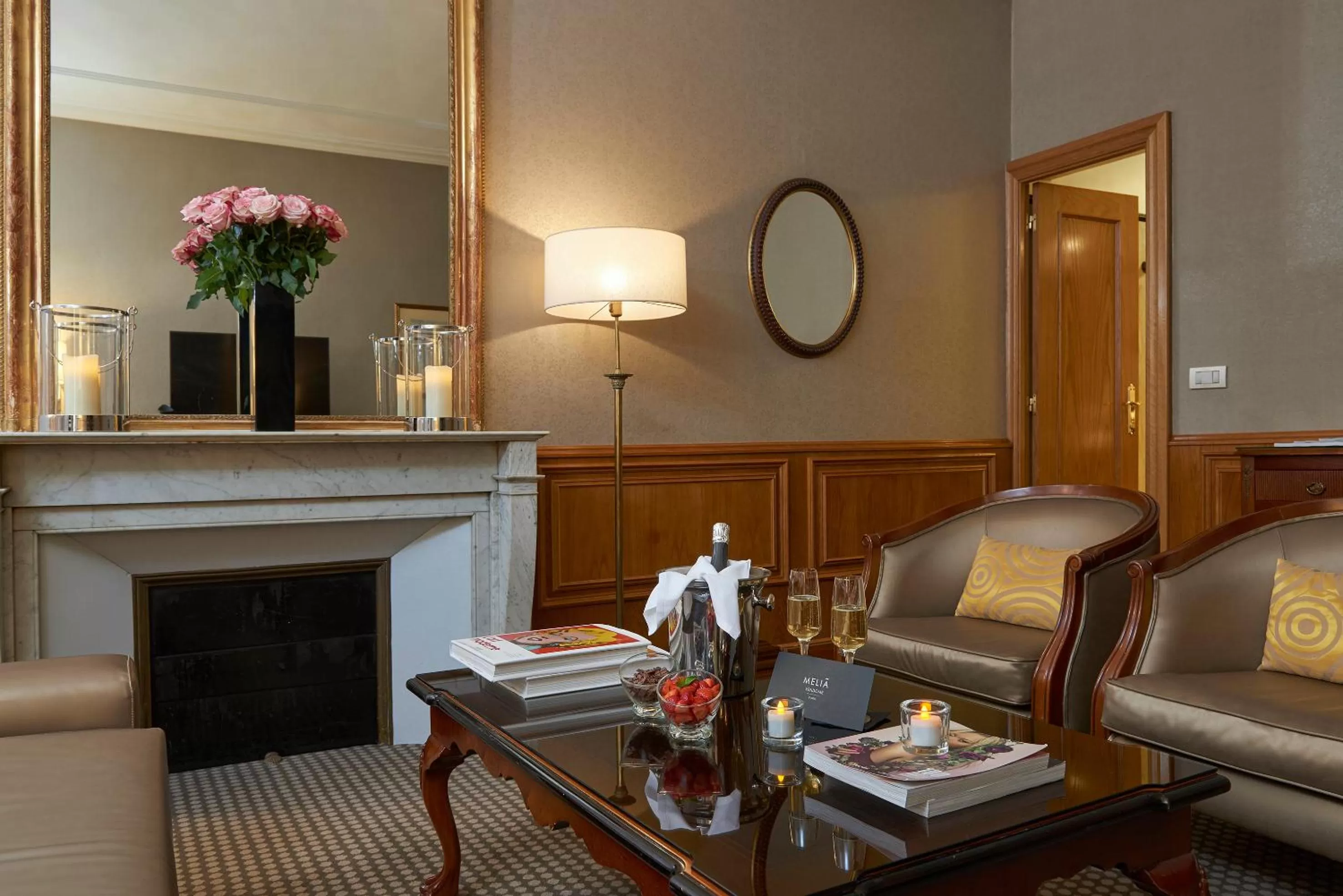 Living room in Meliá Paris Vendôme