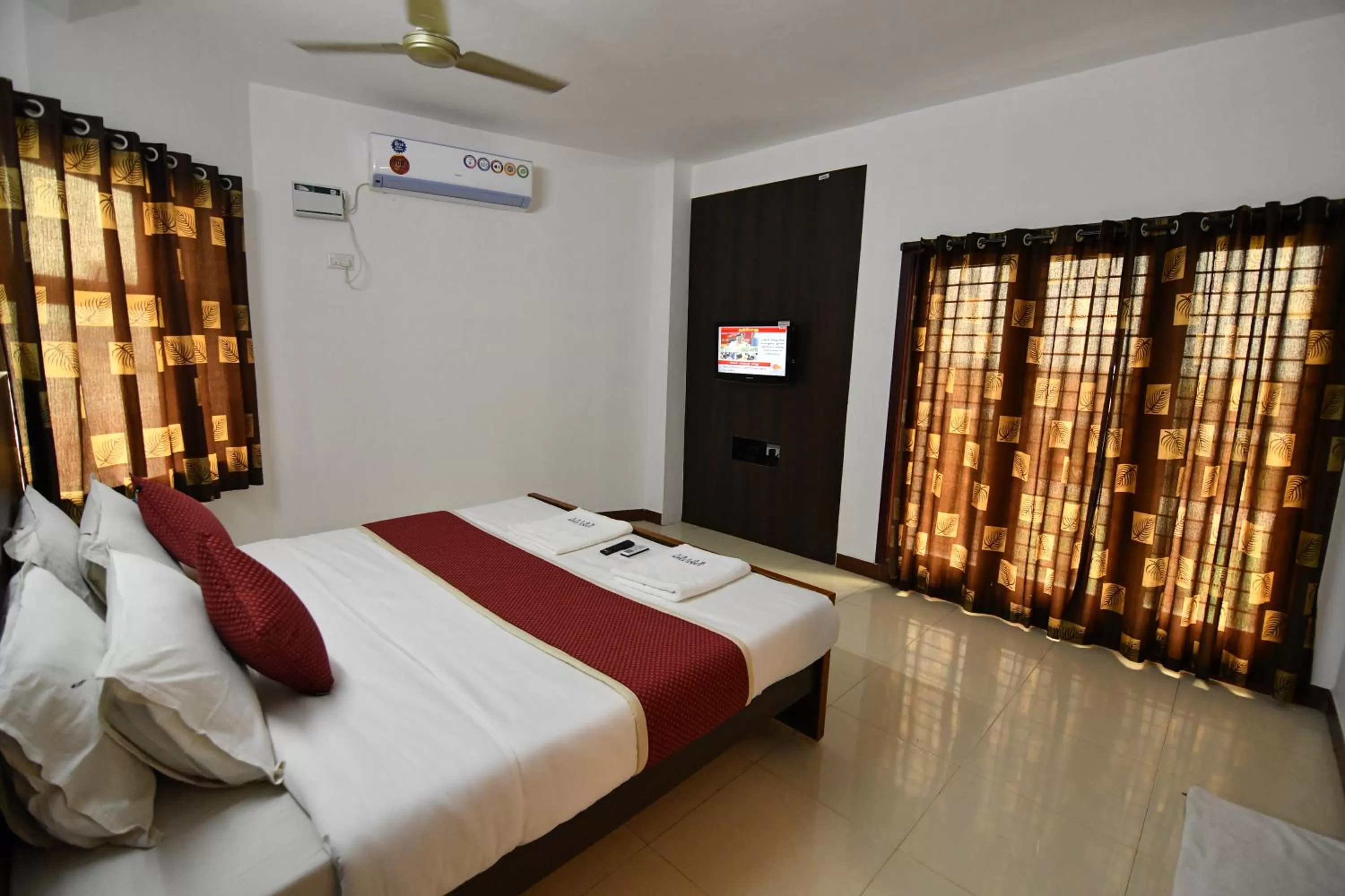 TV and multimedia, Bed in Lake View Hotel