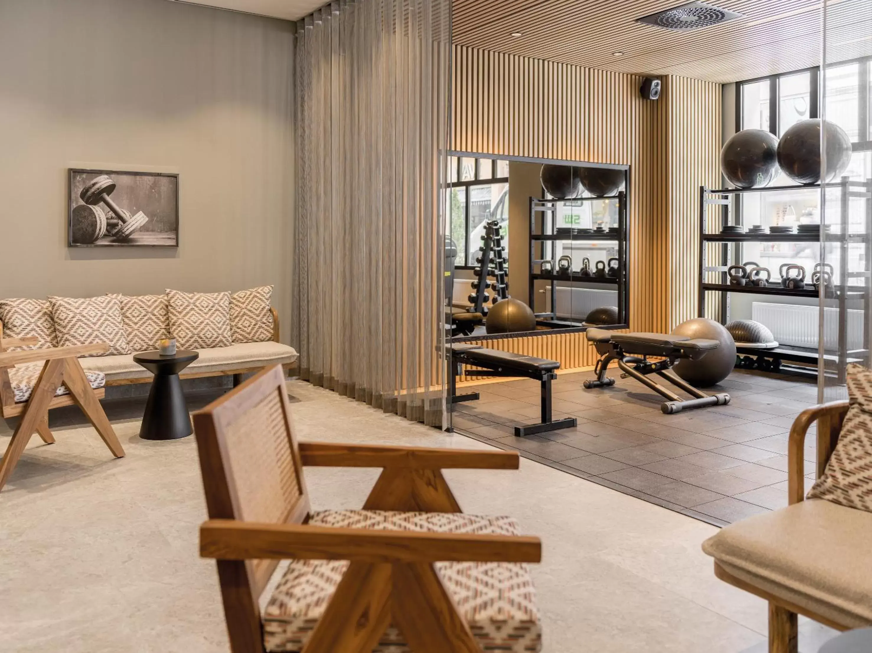 Fitness centre/facilities, Seating Area in Elite Hotel Adlon