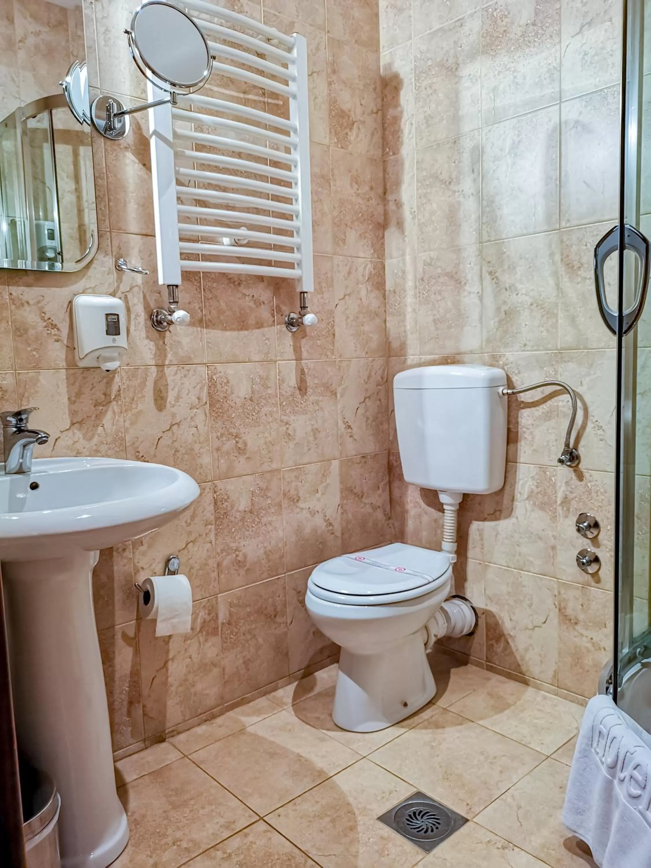 Bathroom in Mali Hotel BaMBiS