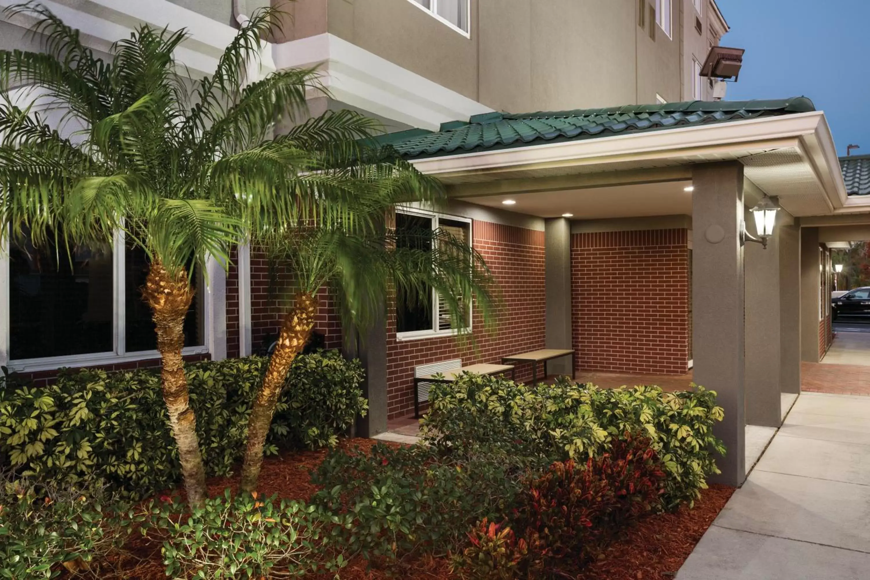 Patio, Property Building in Country Inn & Suites by Radisson, St. Petersburg - Clearwater, FL