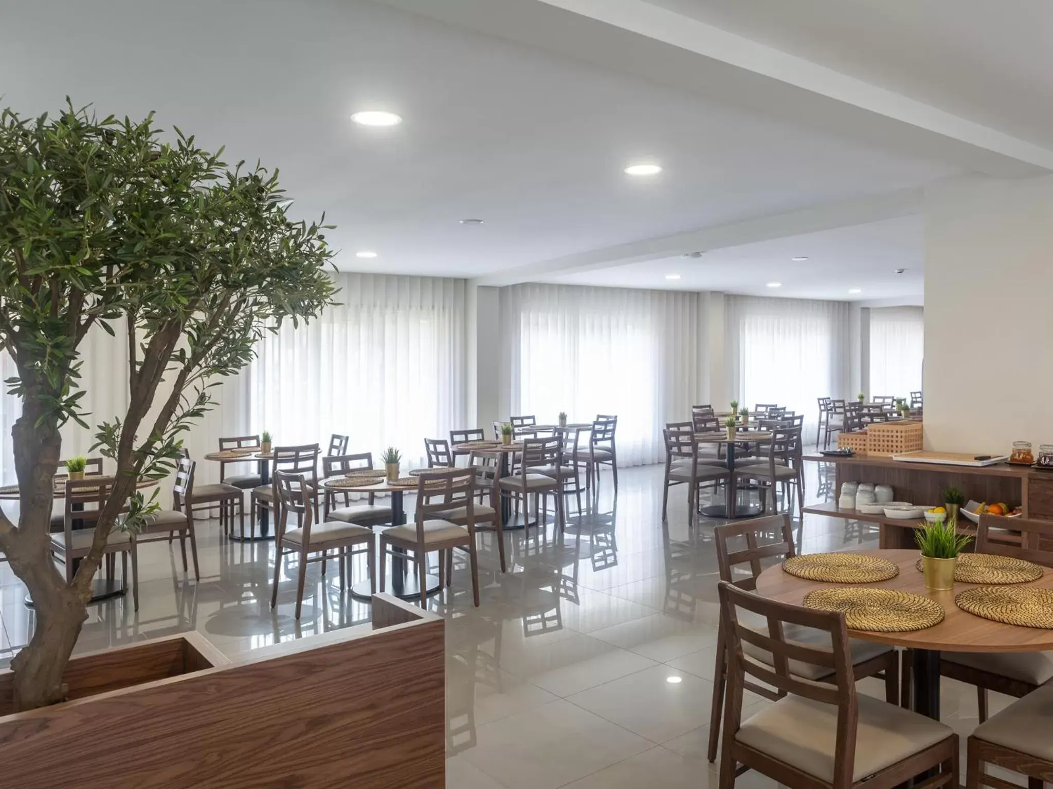 Continental breakfast, Restaurant/Places to Eat in Hotel Afonso V