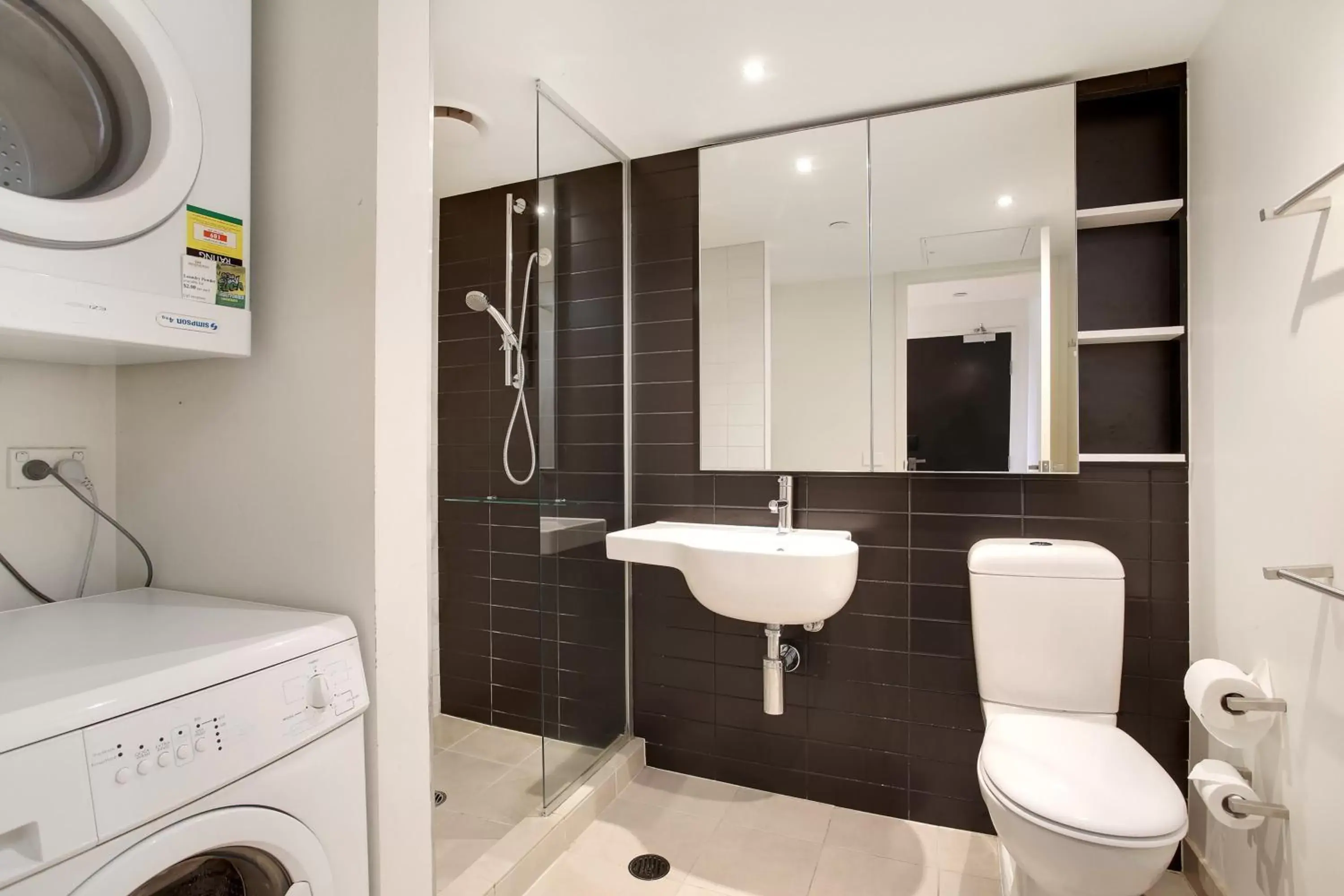 Shower, Bathroom in Seasons Heritage Melbourne