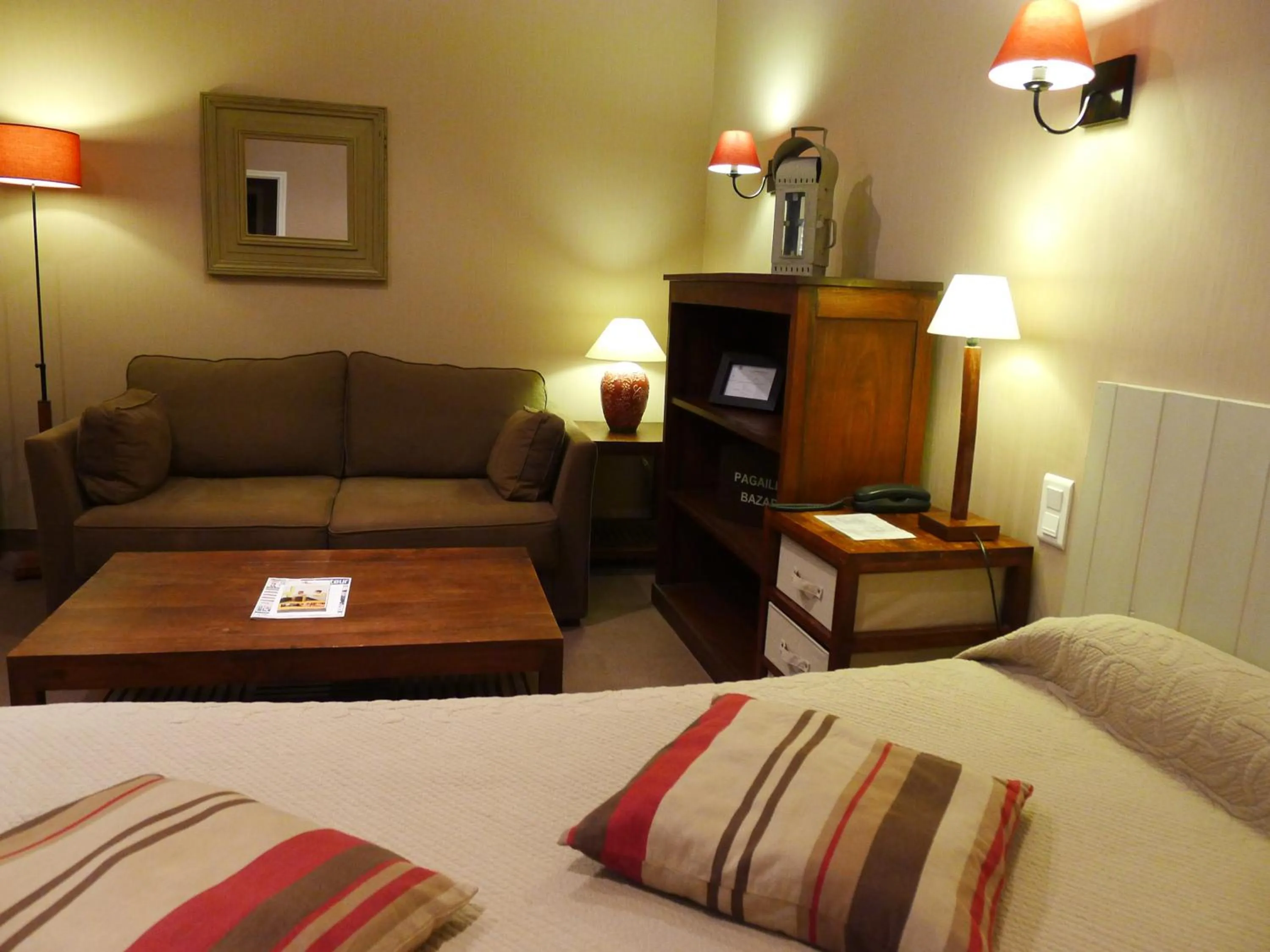 Photo of the whole room, Bed in Cit'Hotel des Messageries