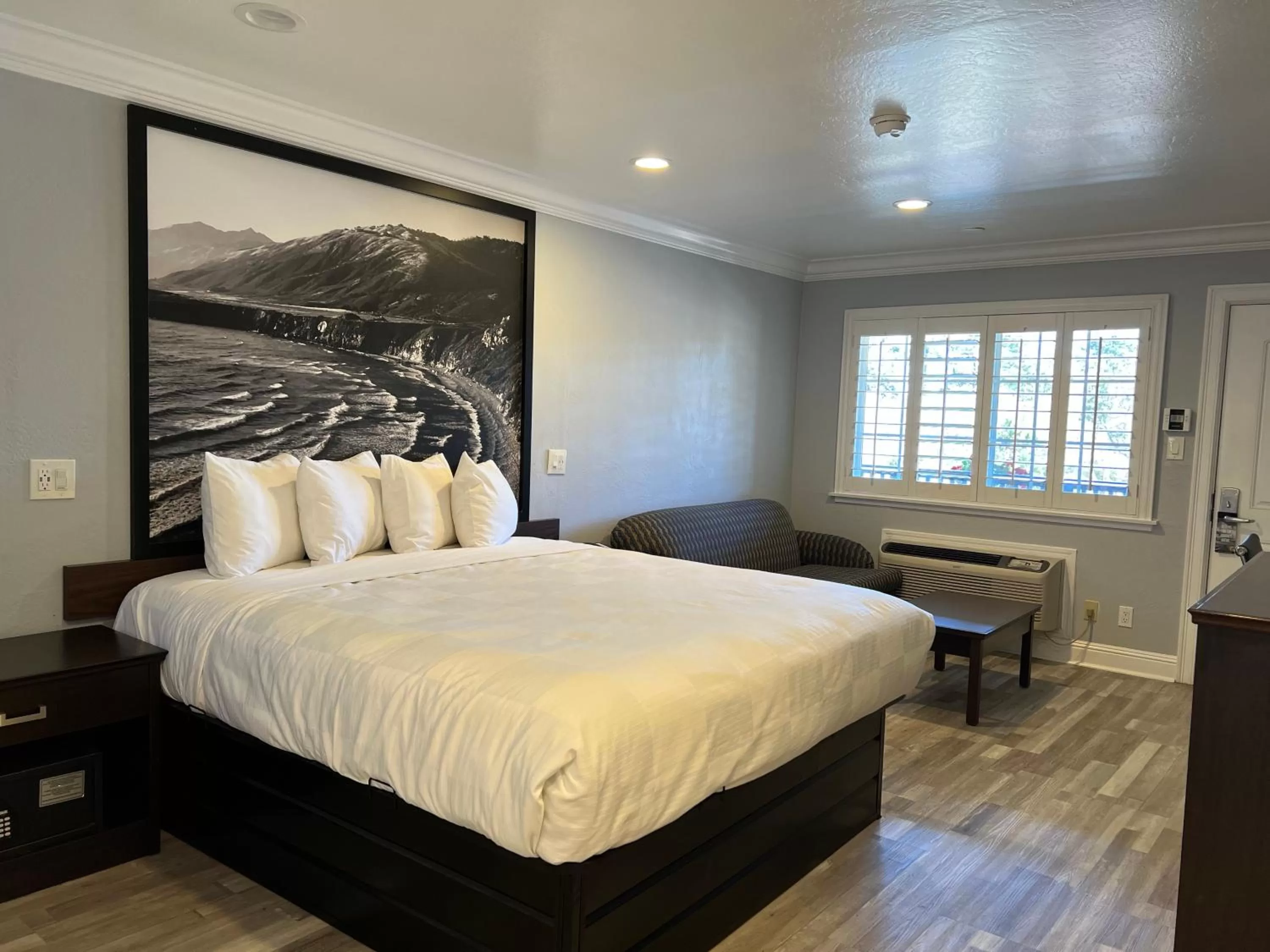 Bed in Aura Inn Monterey