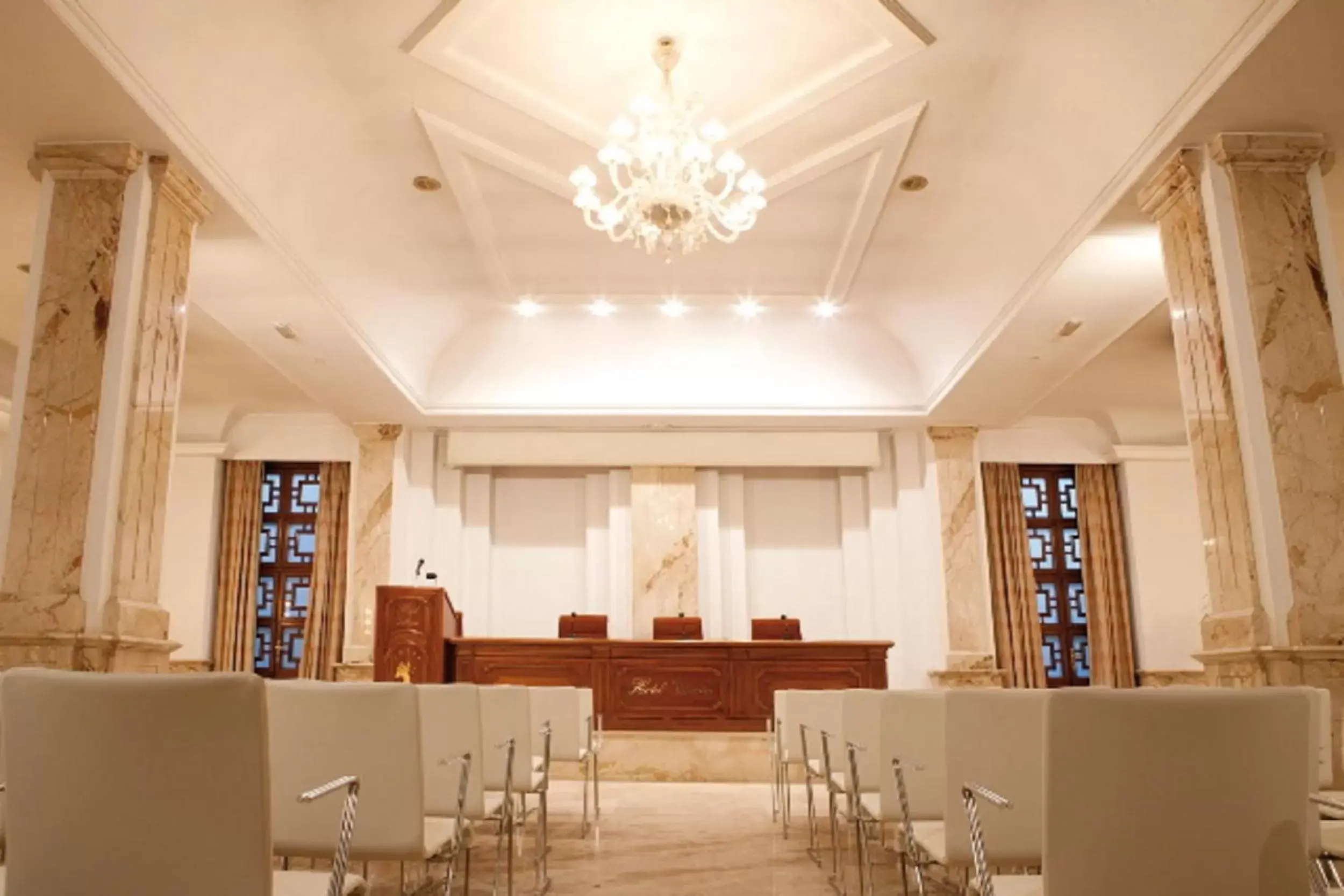 Business facilities, Restaurant/Places to Eat in Hotel Vittoria