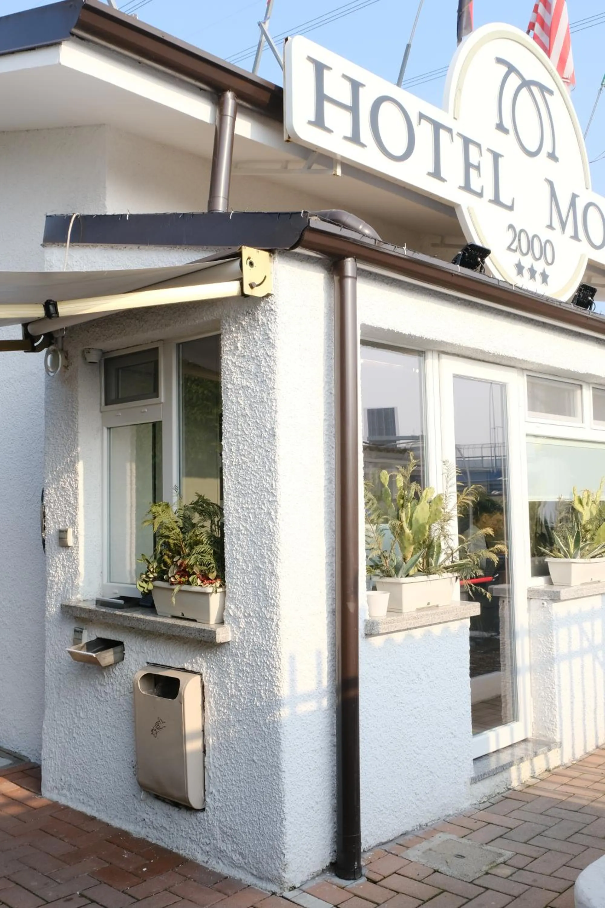 Hotel Motel 2000