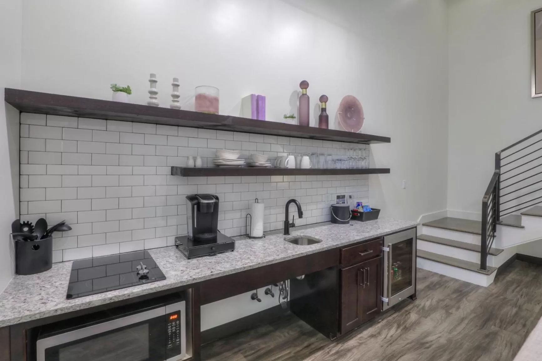 Coffee/tea facilities in Studio 154 Hotel