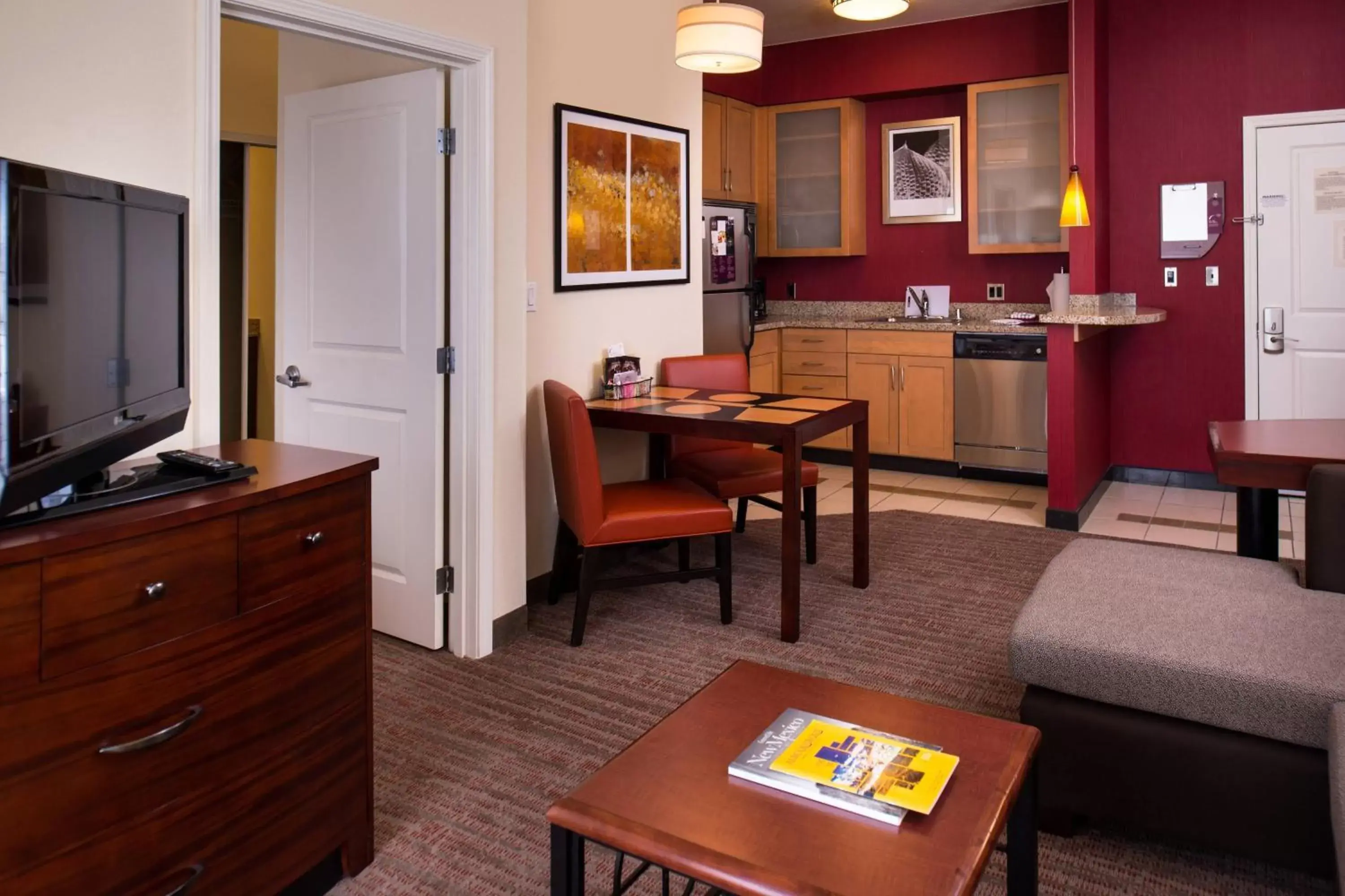 Bedroom, TV/Entertainment Center in Residence Inn by Marriott Albuquerque Airport