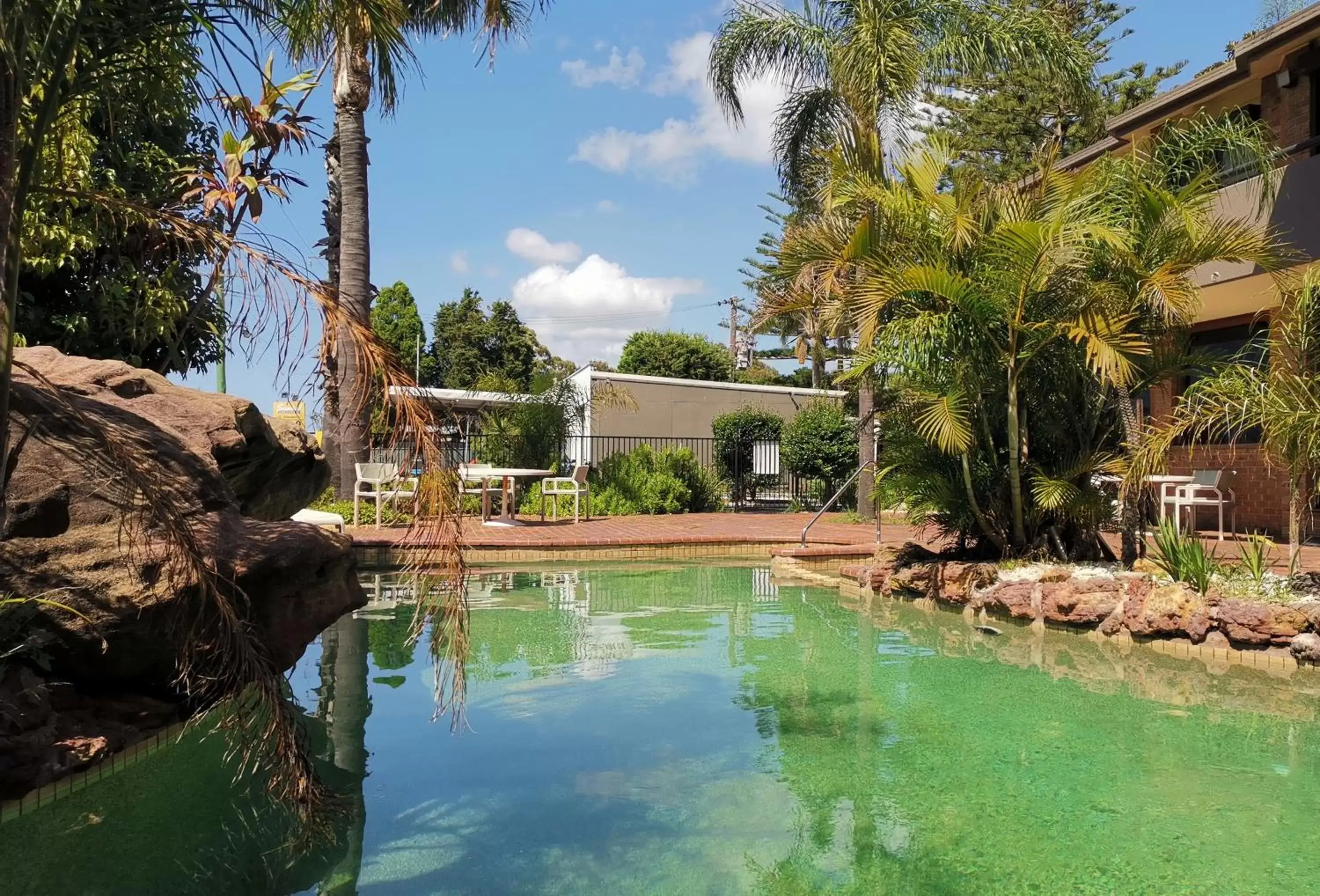 Swimming Pool in Lakeside Inn Wollongong