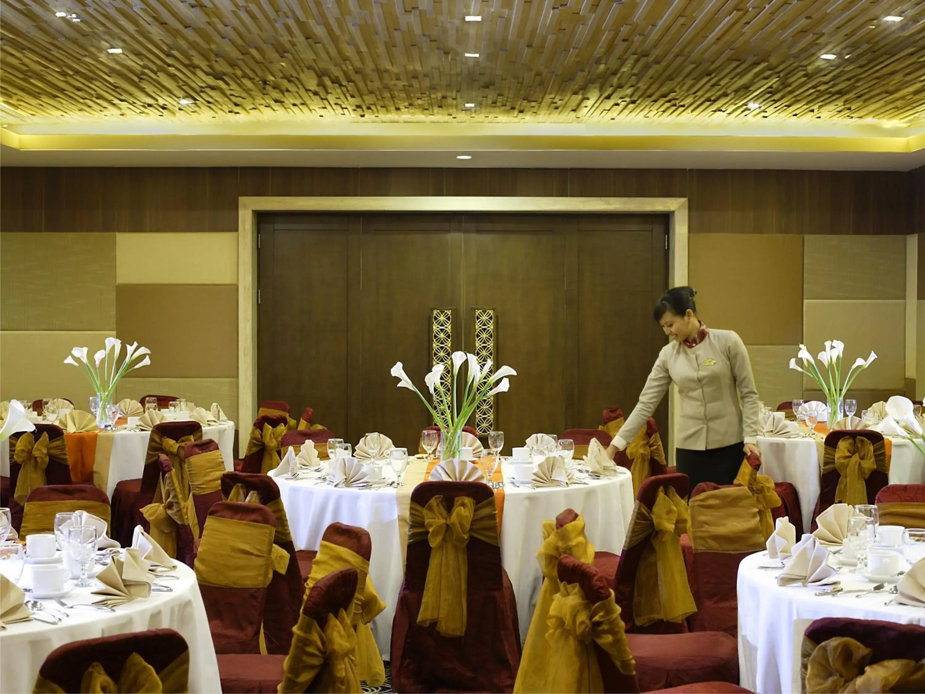 Banquet/Function facilities, Banquet Facilities in Hotel Santika Pandegiling Surabaya