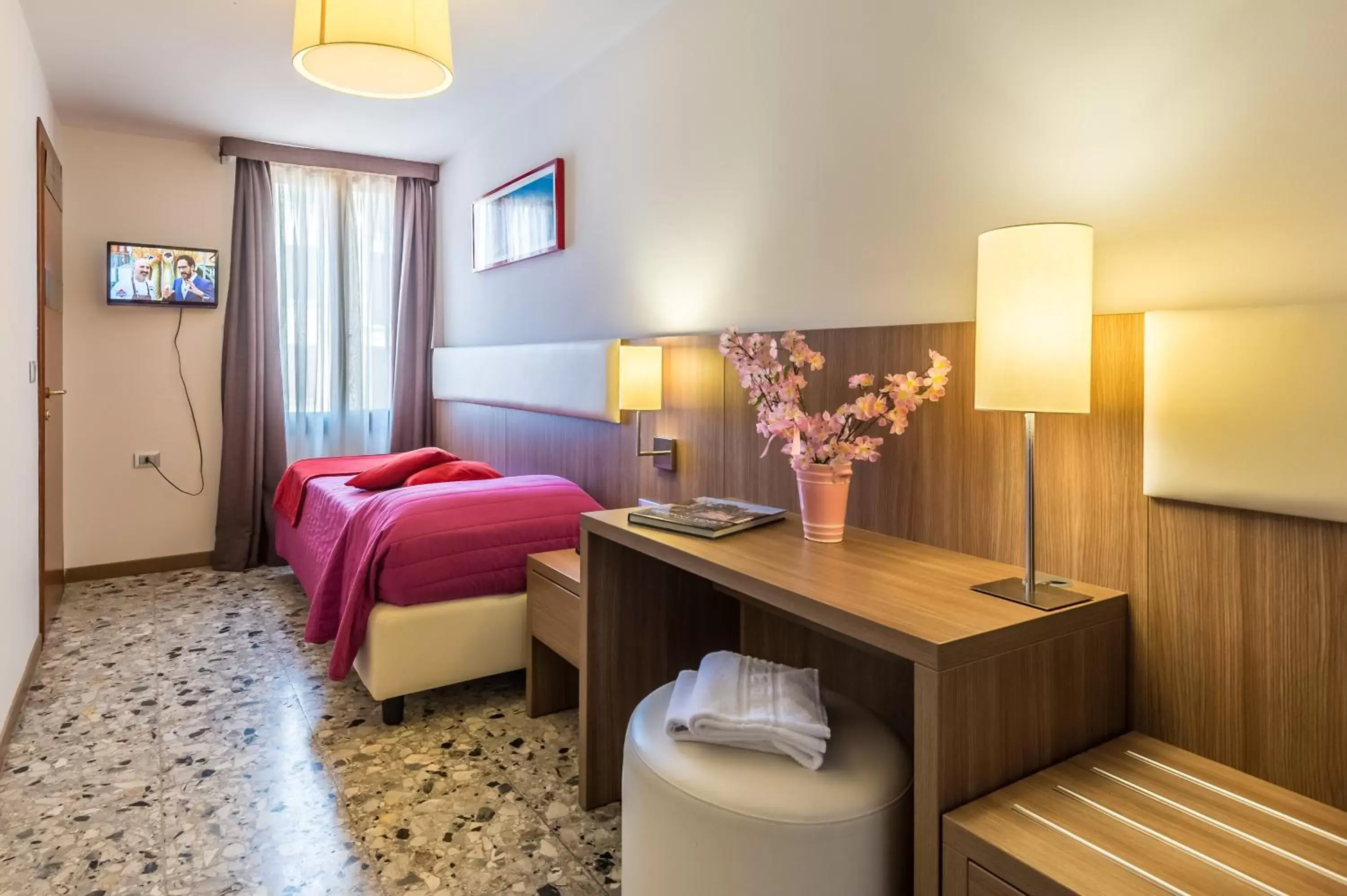 Photo of the whole room, Bed in Hotel Il Moro di Venezia