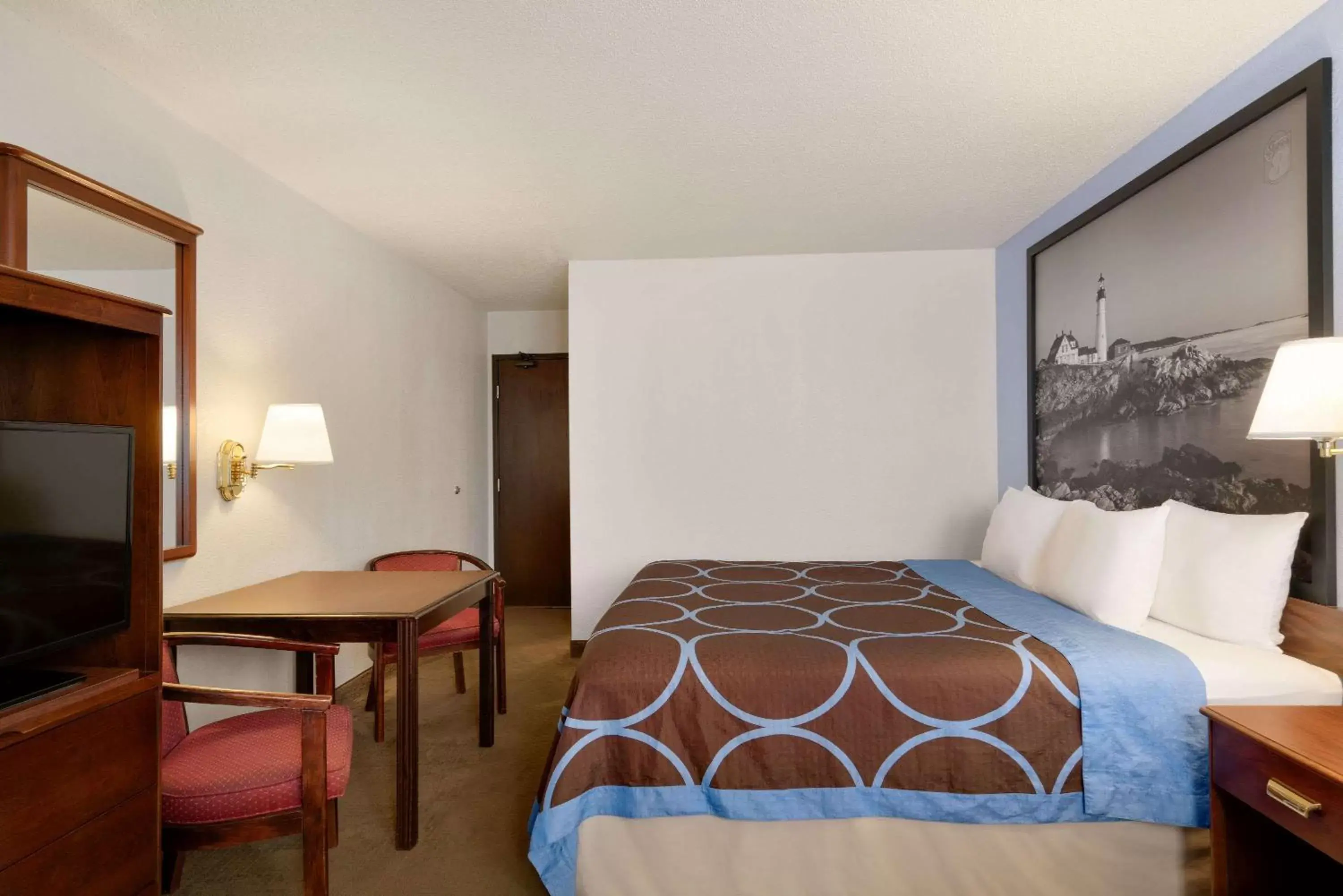 Photo of the whole room, Bed in Super 8 by Wyndham Portland/Westbrook Area