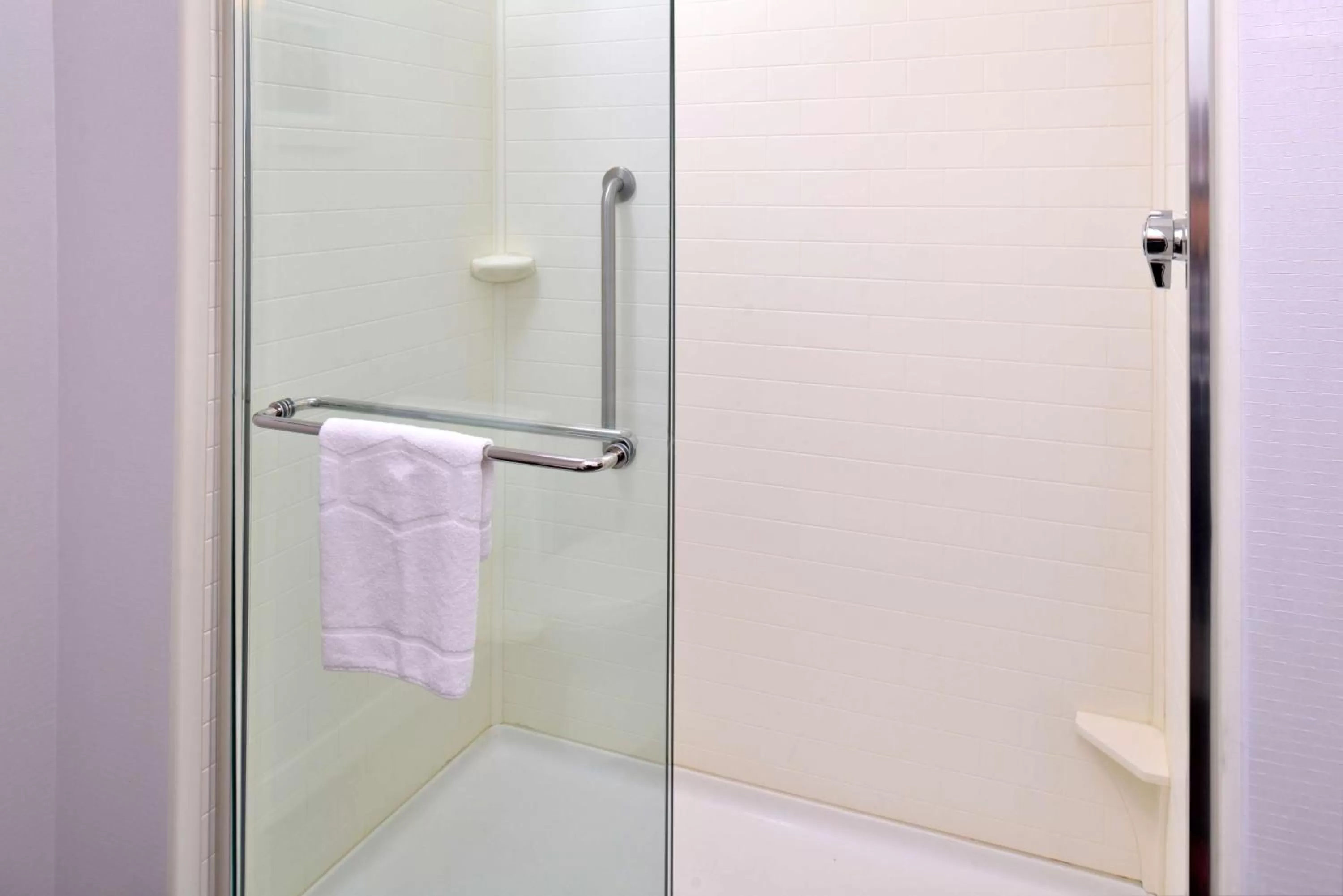 Bathroom in Hampton Inn & Suites Ann Arbor West