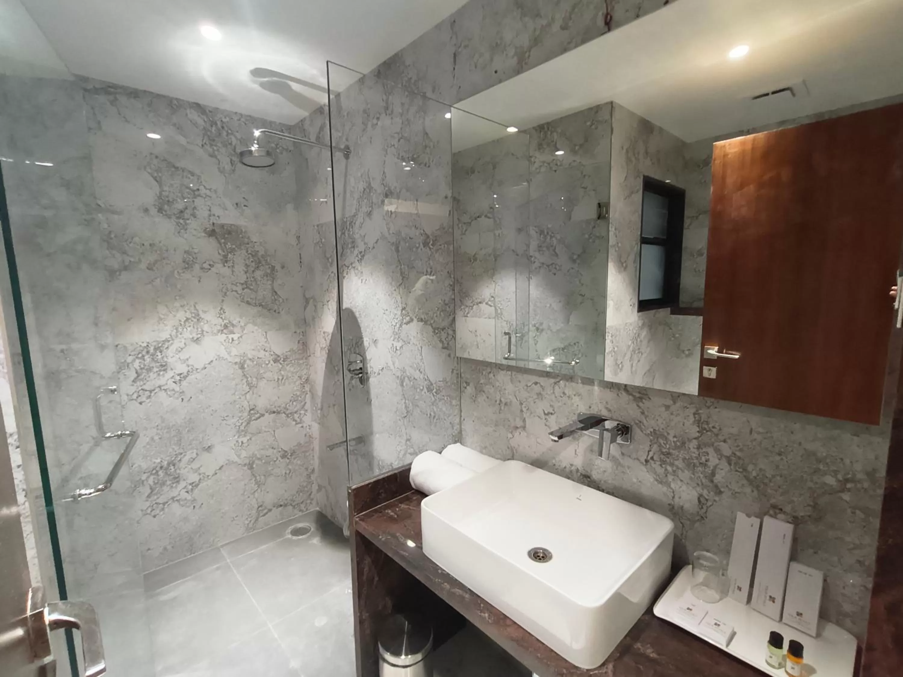 Four Petals Executive by LHMS