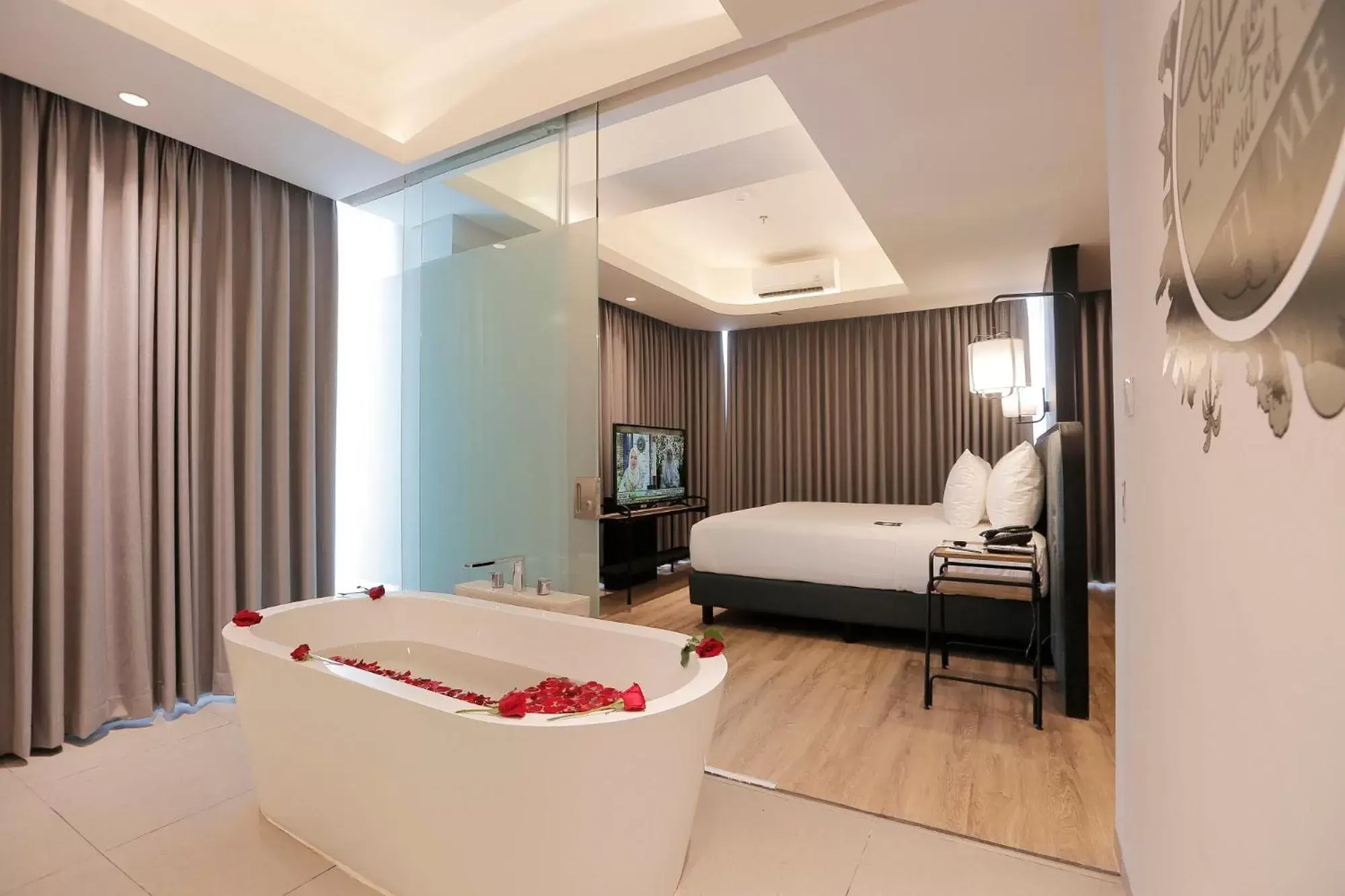 Bath in Luminor Hotel Purwokerto By WH