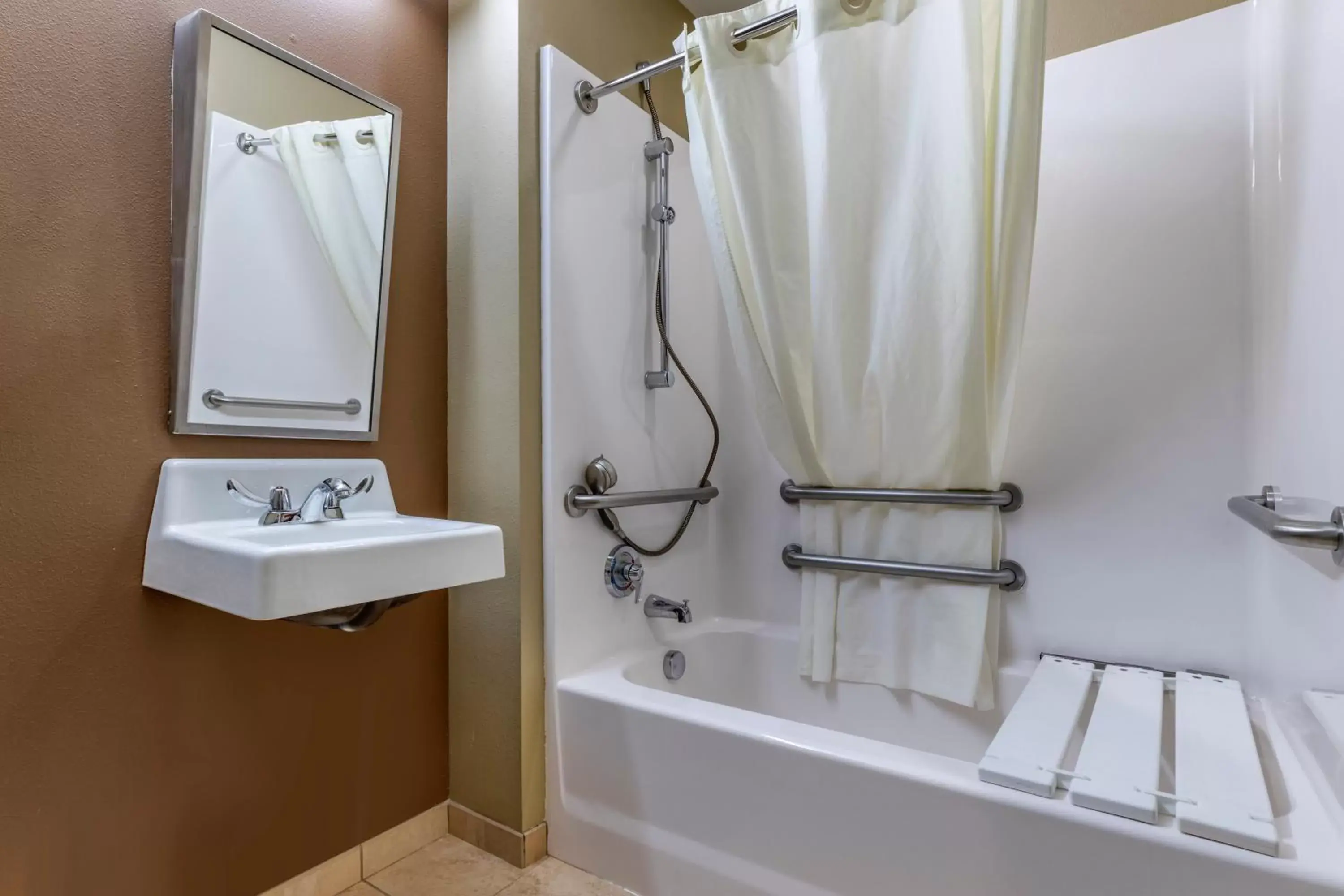 Bathroom in Microtel Inn & Suites Dillsboro/Sylva