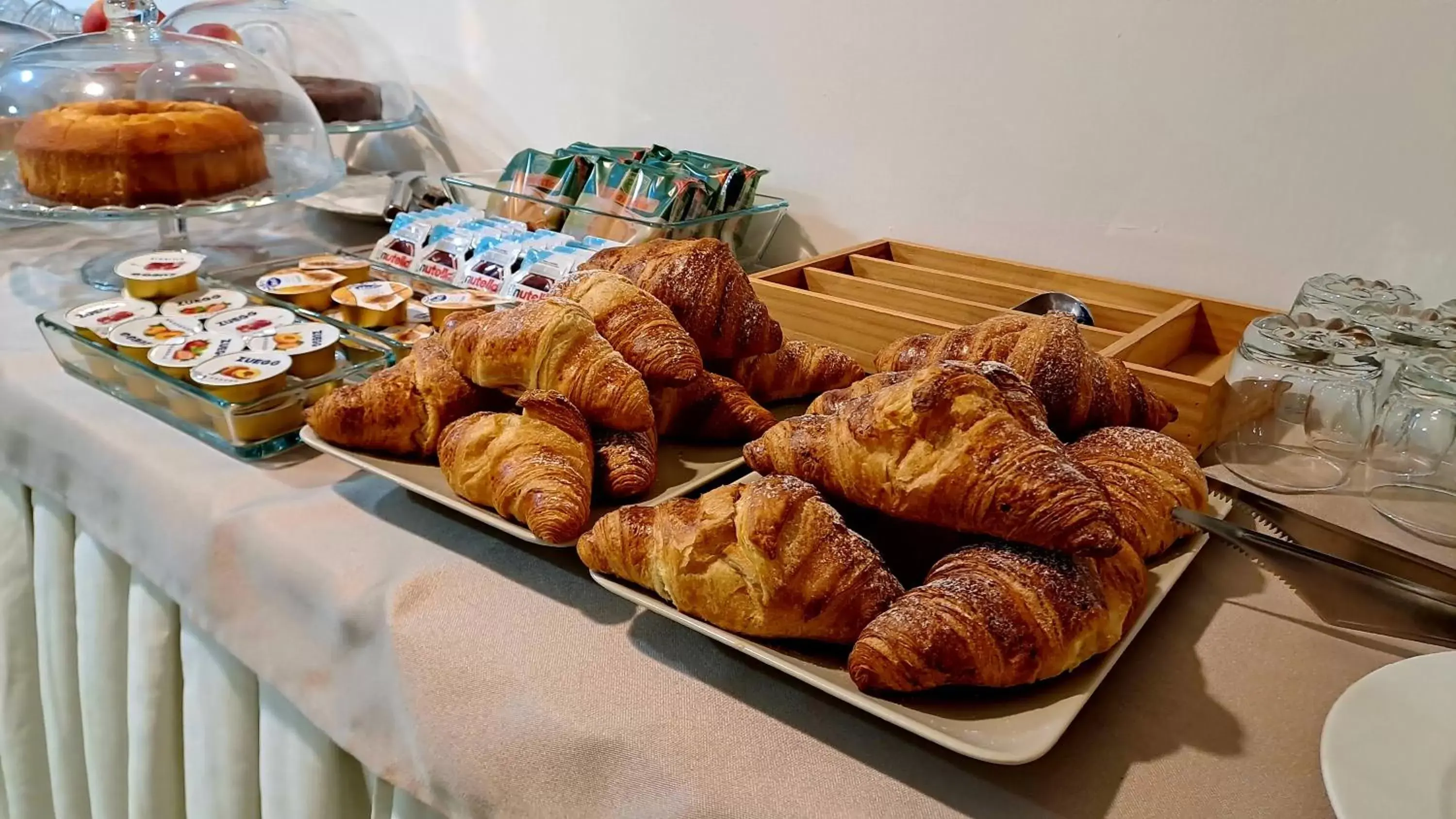 Buffet breakfast, Food in Hotel Del Viale