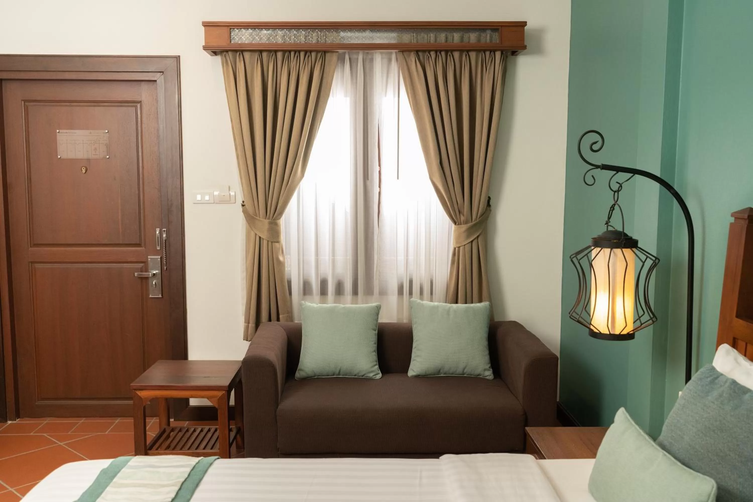 Living room, Bed in Villa Sanpakoi