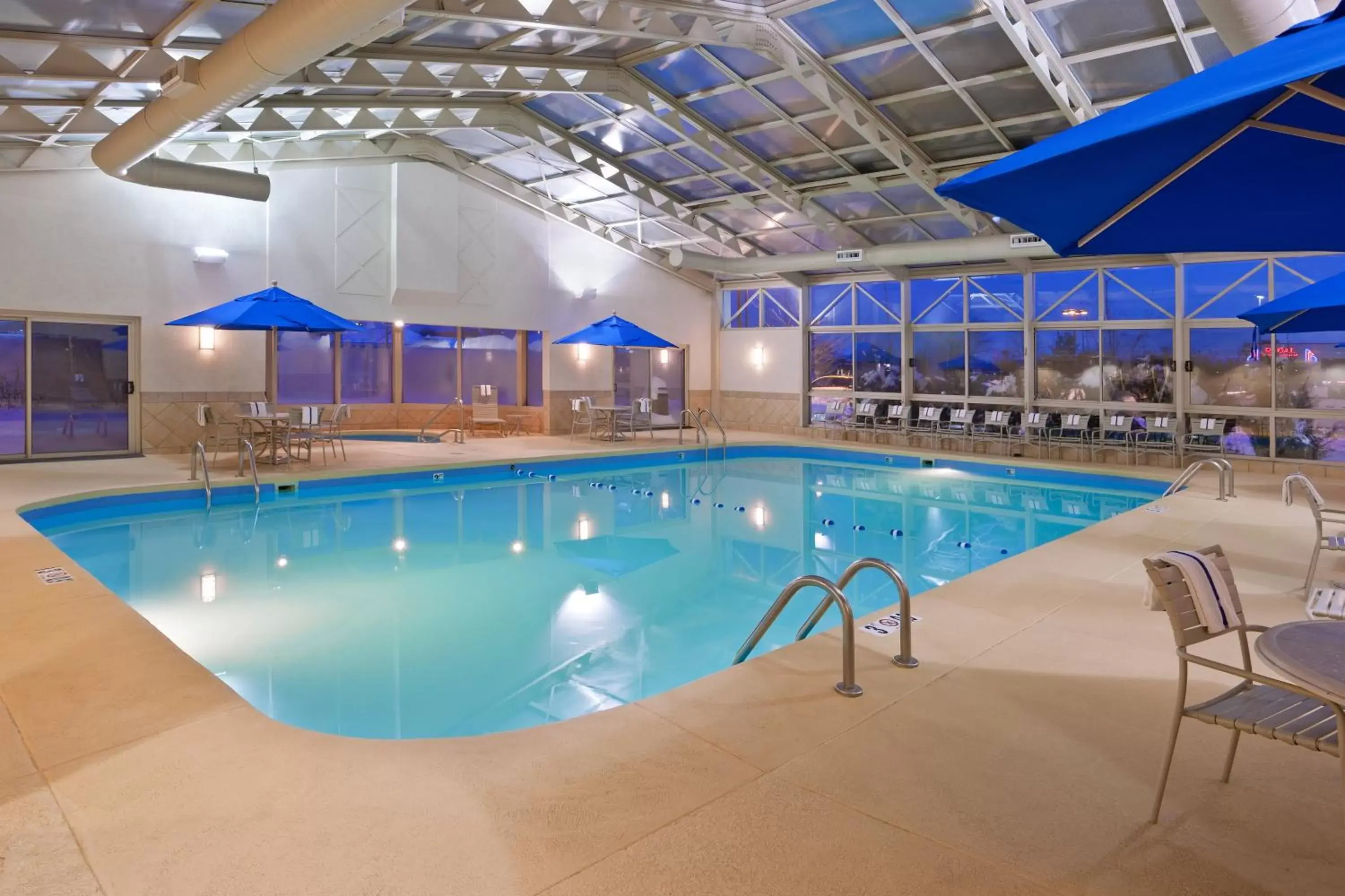 Swimming Pool in Holiday Inn Youngstown-South - Boardman, an IHG Hotel