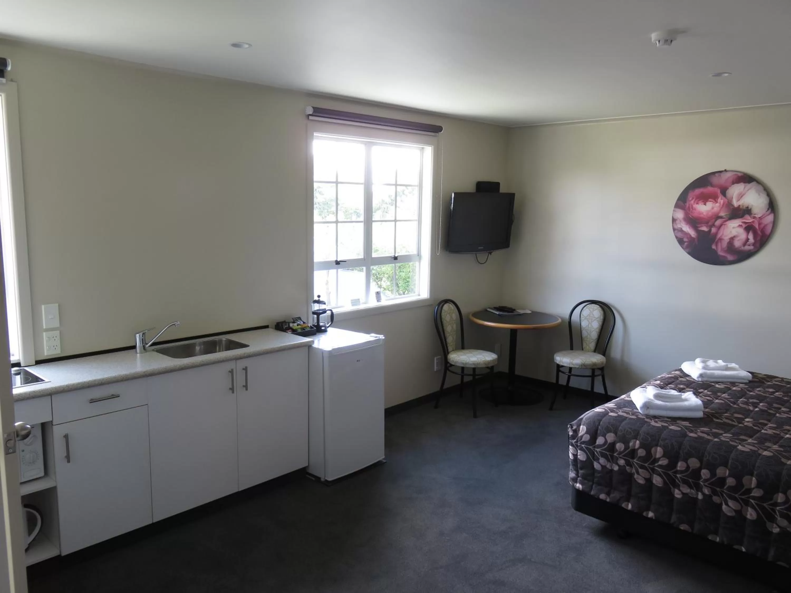 Coffee/tea facilities, Bed in Admirals Motor Lodge