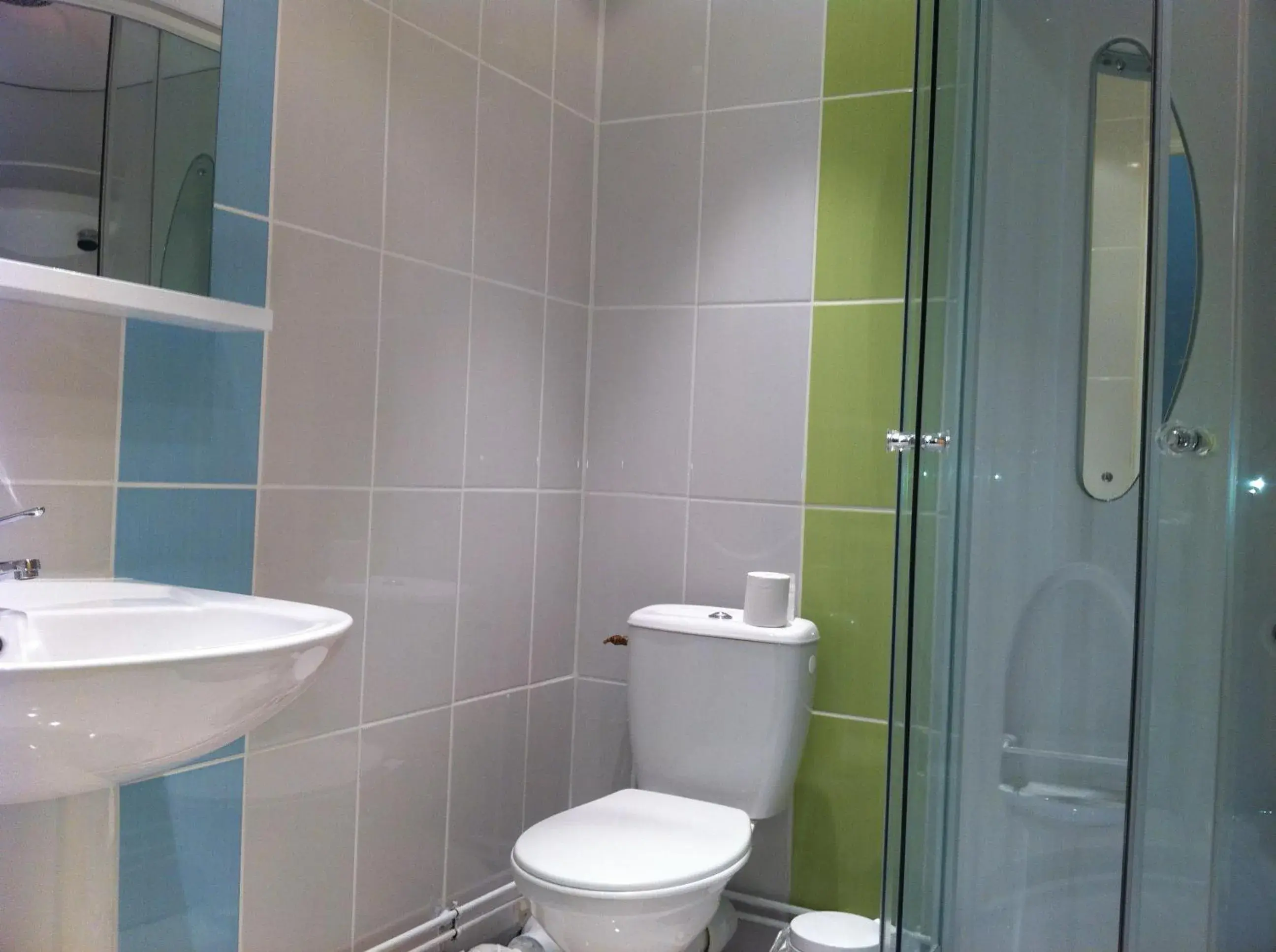 Shower, Bathroom in Hotel Couleurs Sud