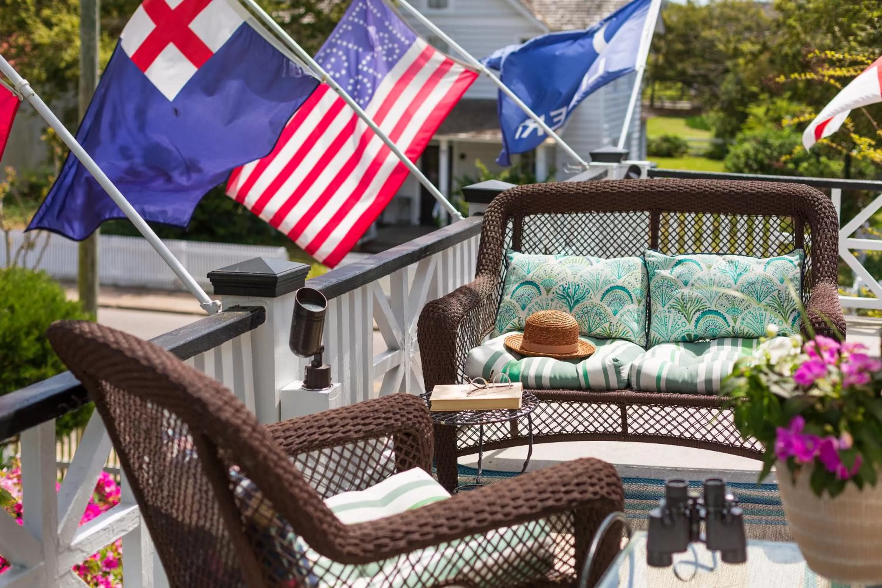 Balcony/Terrace, Seating Area in White Doe Inn Bed & Breakfast