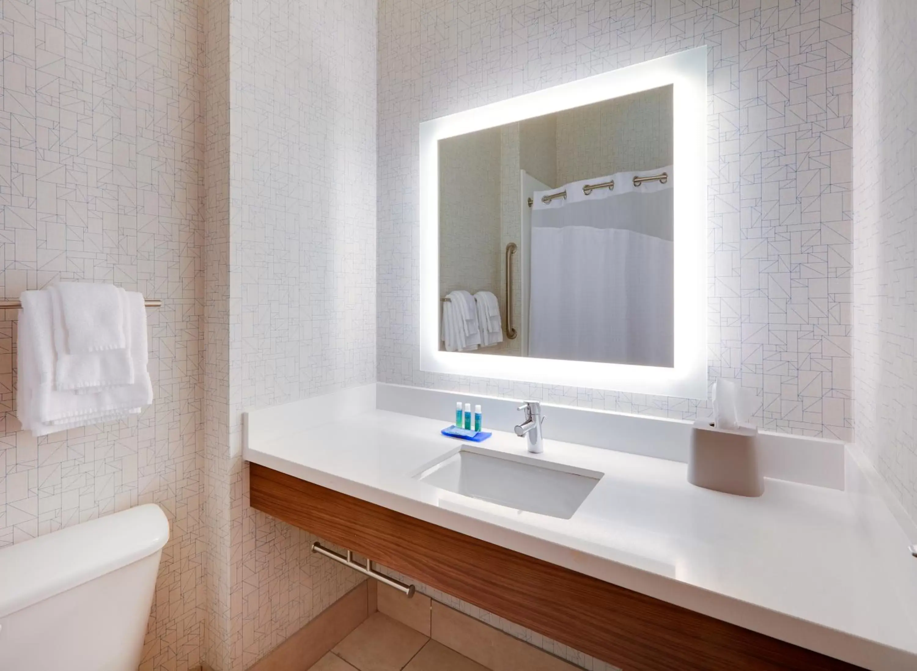 King Room - Hearing Accessible - Non-Smoking in Holiday Inn Express Hotel & Suites Burleson - Fort Worth, an IHG Hotel King Room - Hearing Accessible - Non-Smoking in Holiday Inn Express Hotel & Suites Burleson - Fort Worth, an IHG Hotel