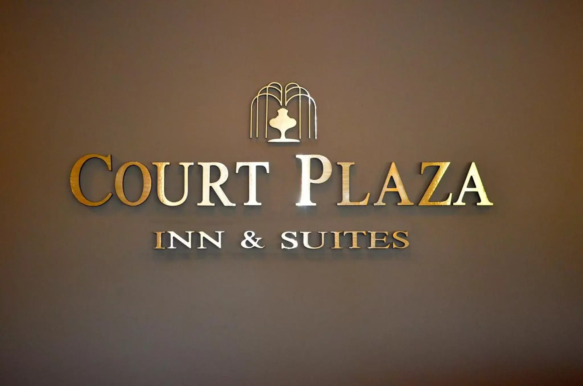 Lobby or reception in Court Plaza Inn & Suites of Mackinaw