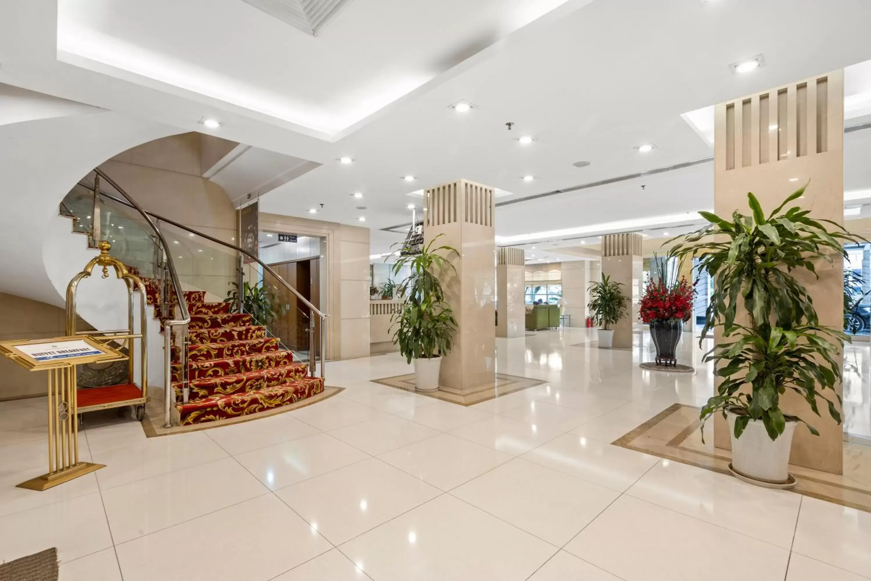 Communal lounge/ TV room, Lobby/Reception in Bao Son International Hotel