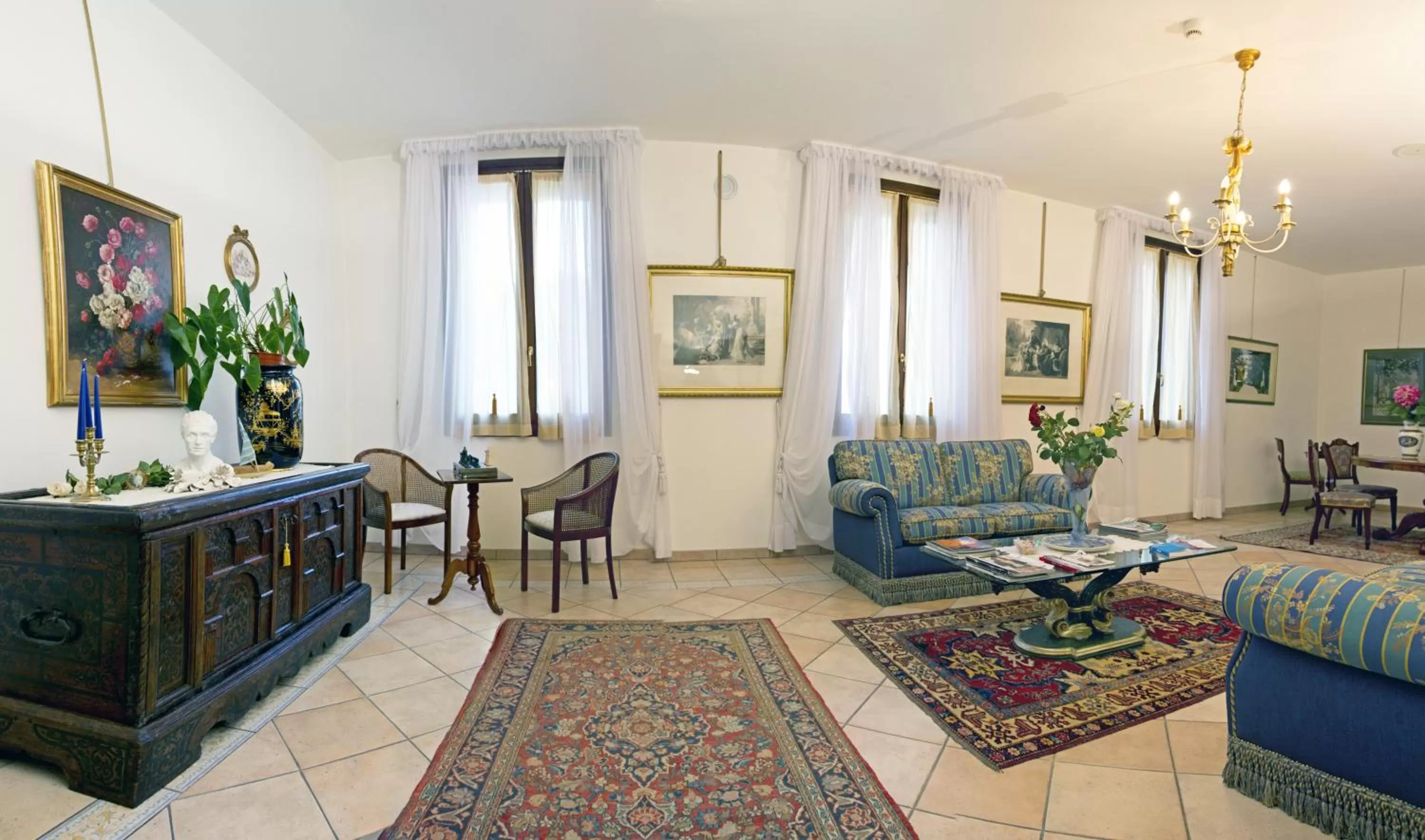 Communal lounge/ TV room in Villa Scalabrini