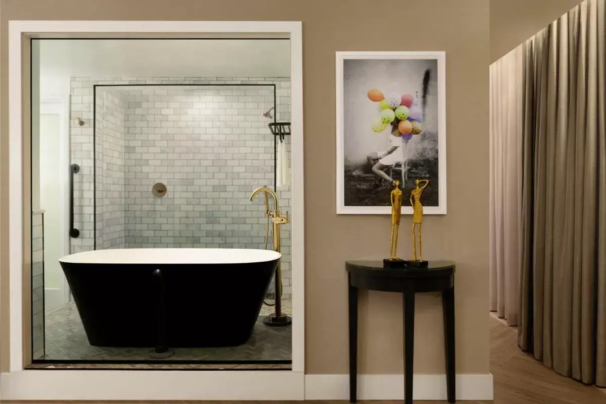 Shower, Bathroom in EXchange Hotel Vancouver